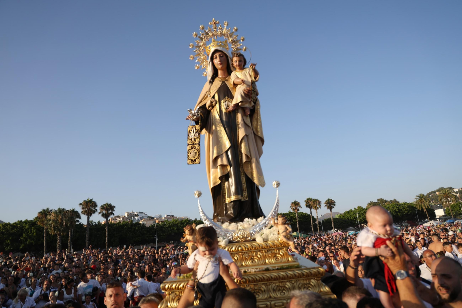 La procesión de la Virgen del Carmen en El Palo, en Málaga, en imágenes