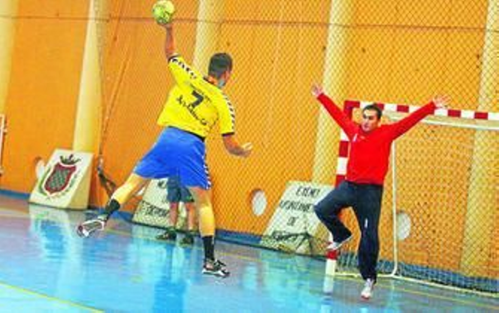 El cuadro moguereño pudo brindarle un triunfo a su afición; en las imágenes, varios lances del partido.