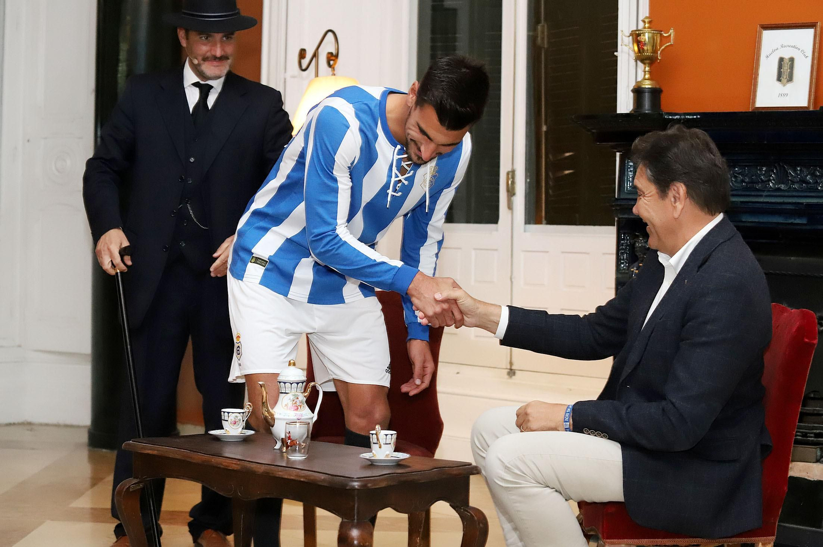 Imágenes de la camiseta del 130 aniversario del Recreativo de Huelva