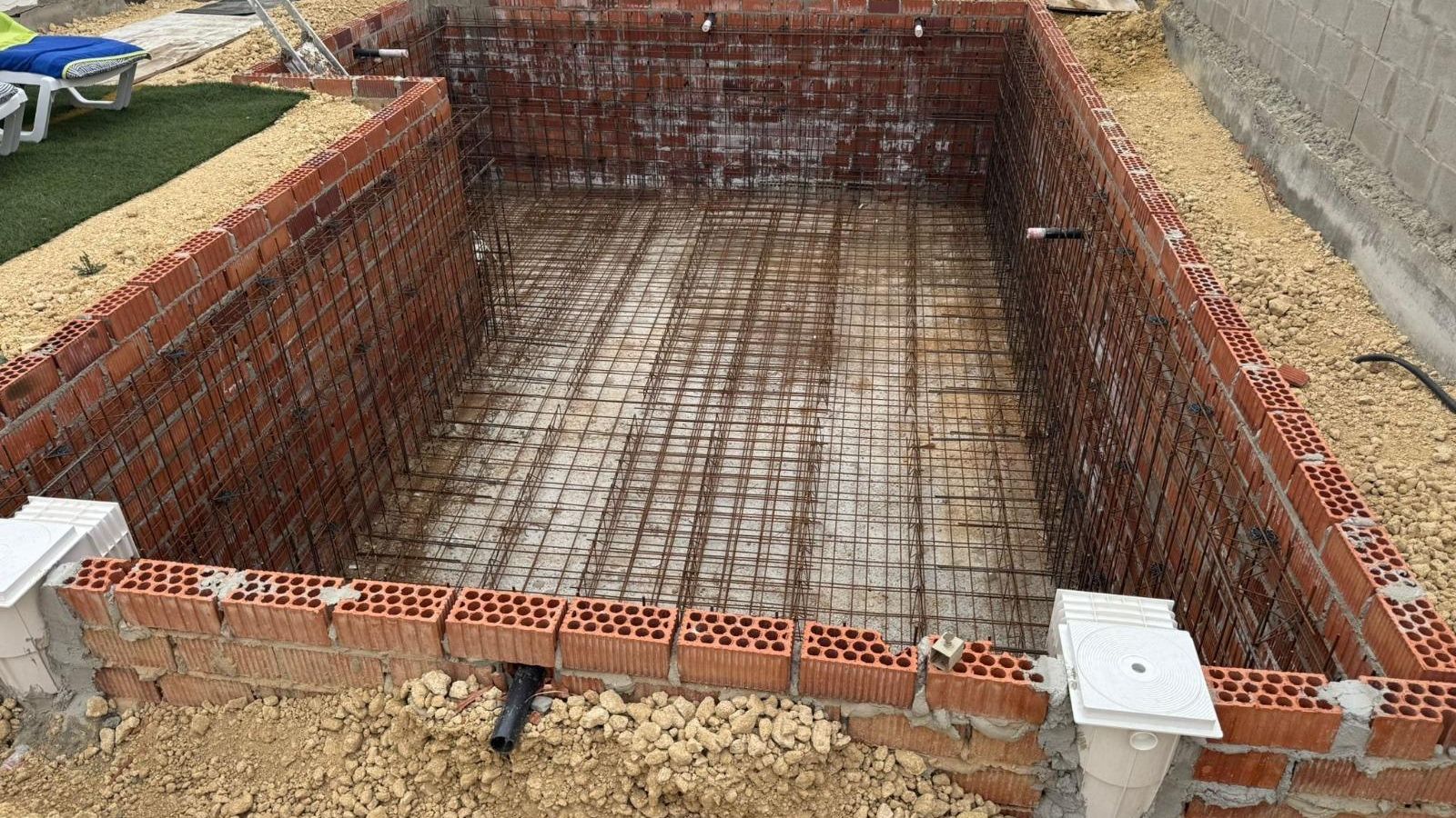 Piscina en el callejón del Horizonte,