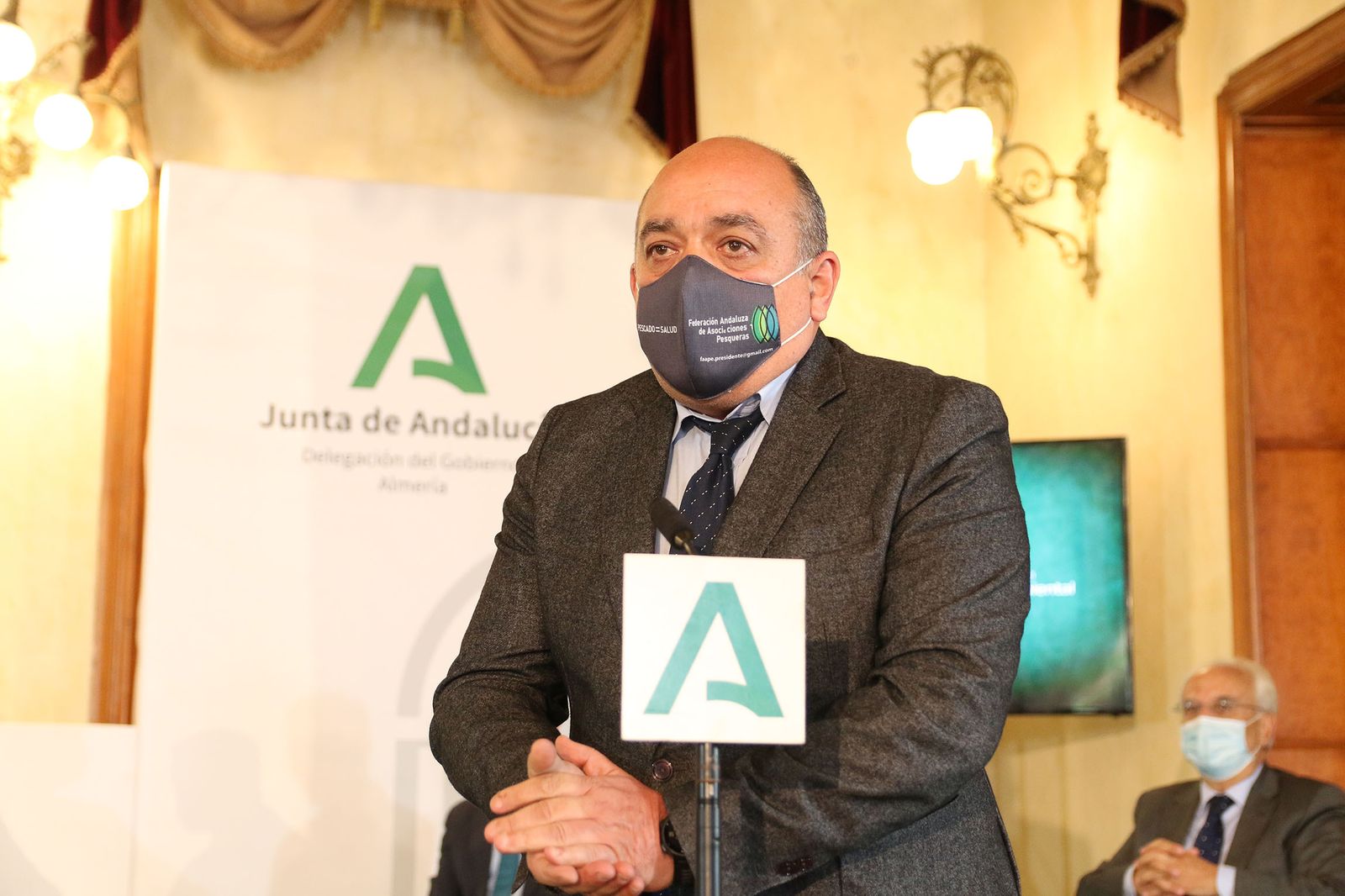 Fotogalería de la entrega de banderas por el Día de Andalucía