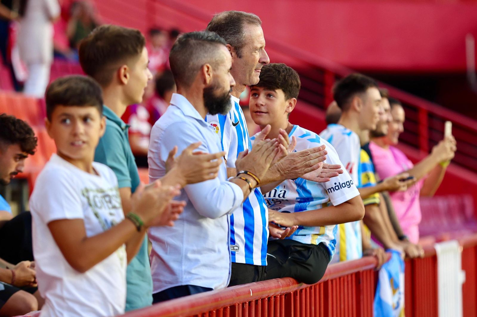 Búscate en la grada de Los Cármenes durante el Granada CF-Málaga CF