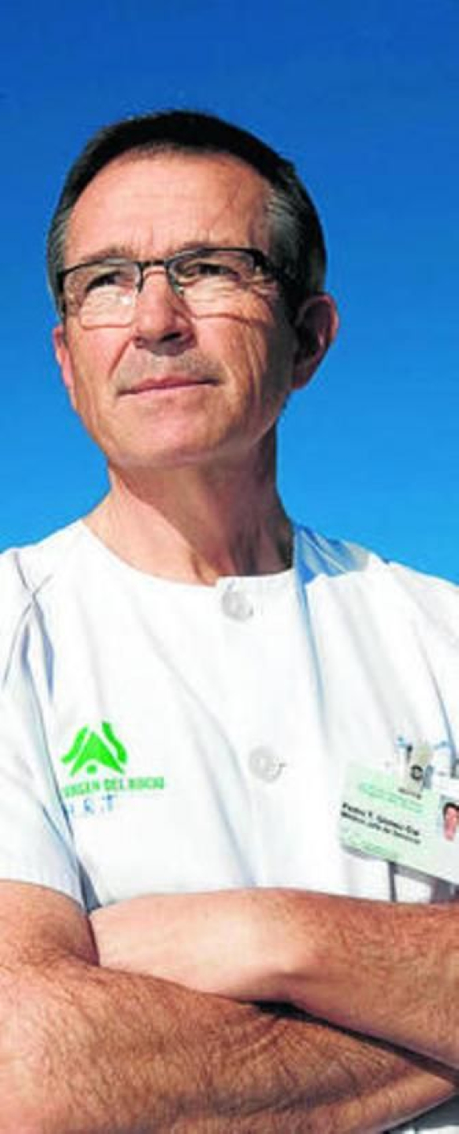 Tomás Gómez Cía, director de la Unidad de Cirugía Plástica y Grandes Quemados, ayer en el Hospital Virgen del Rocío.