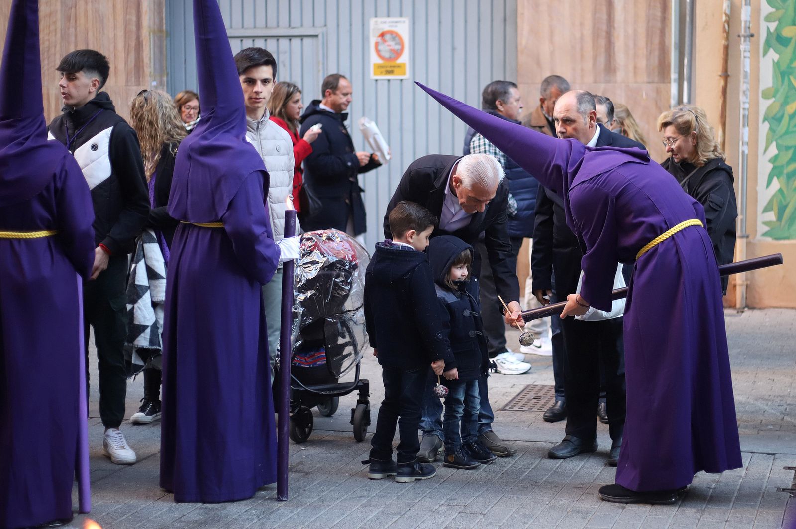 La Hermandad El Nazareno en la madrugá de la Semana Santa de Huelva 2023, en imágenes