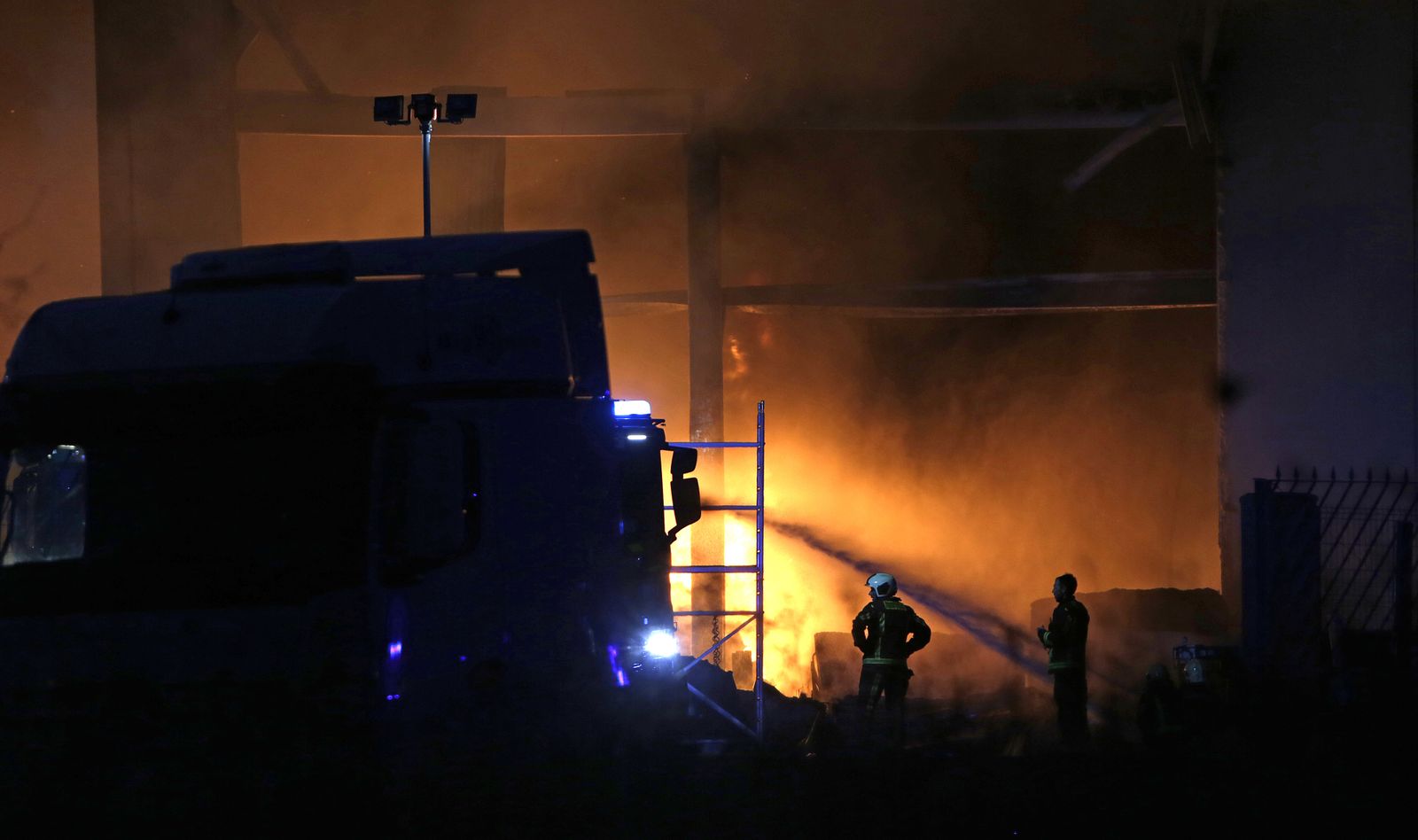 Incendio en Alcalá. Polig.La Red Sur