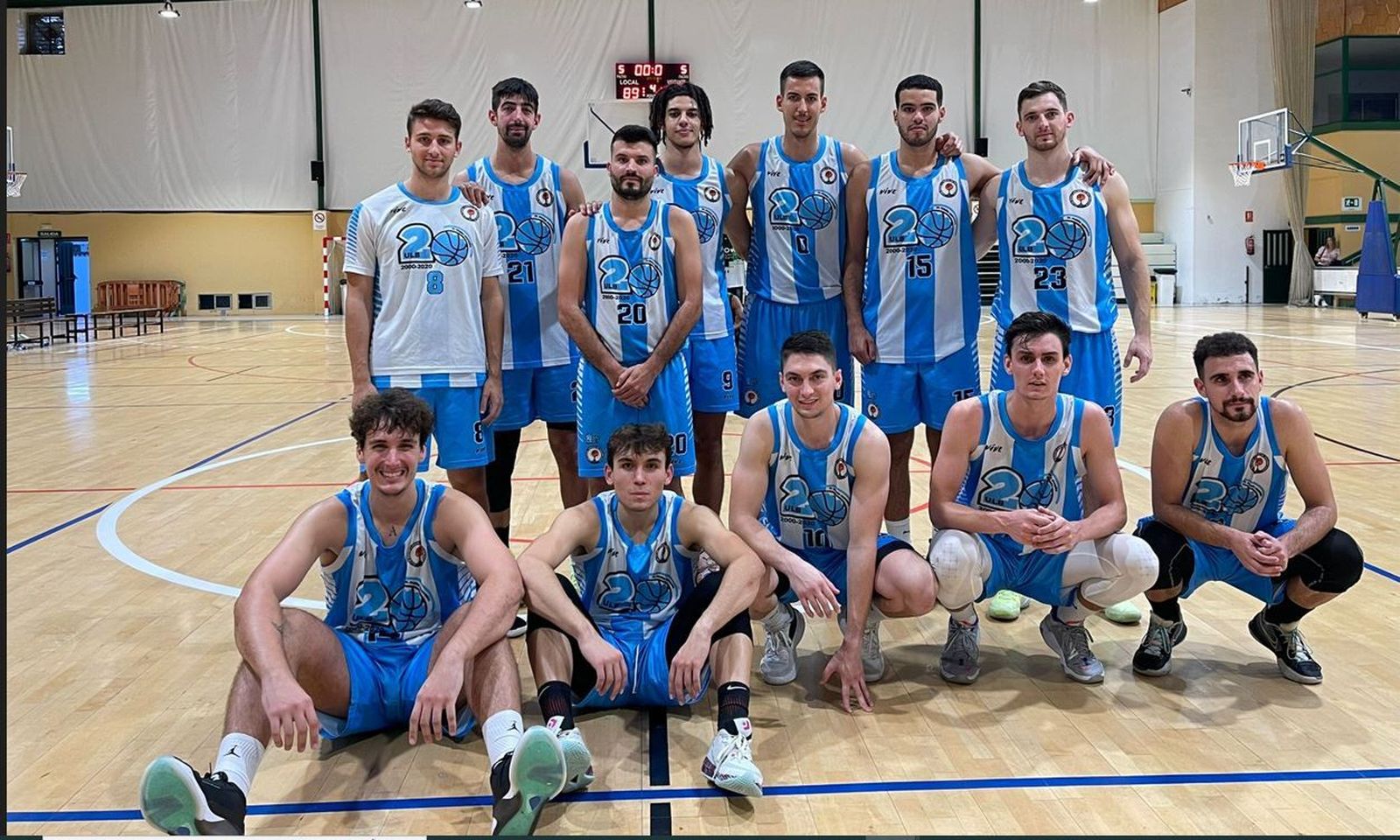 Los jugadores de la ULB, en la cancha de San Fernando