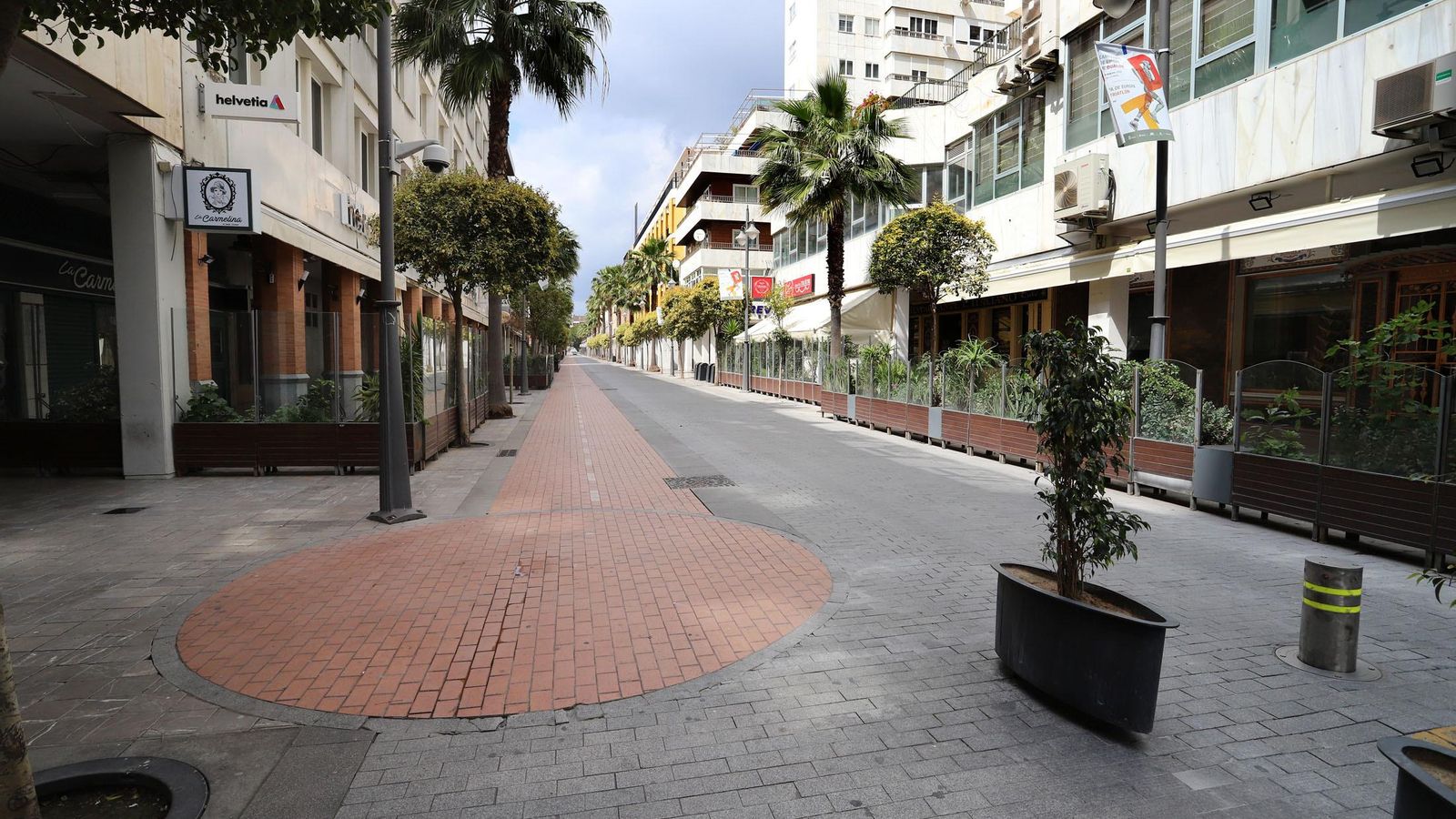 El confinamiento dejó vacías todas las calles de la ciudad.