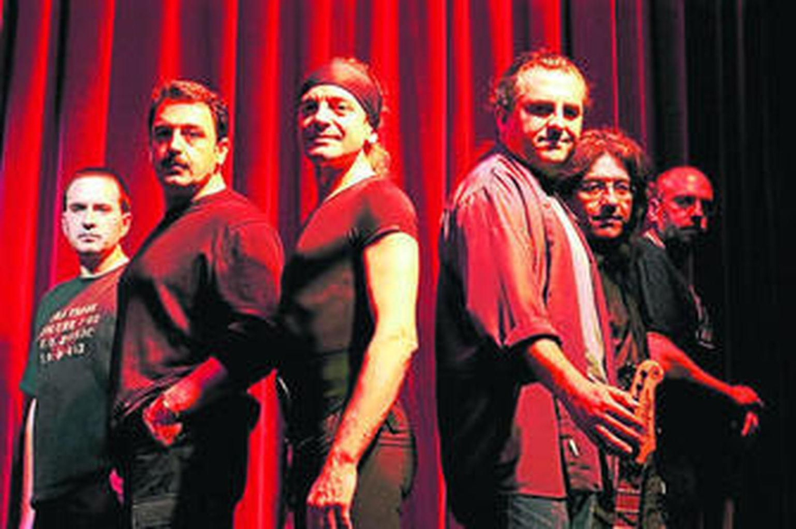 Formación actual de Apache, un grupo que en directo es impresionante.