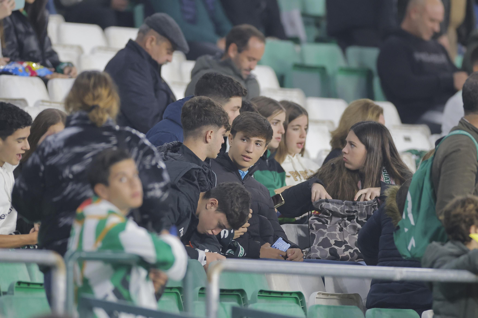 Búscate en las fotos del Betis-Las Palmas