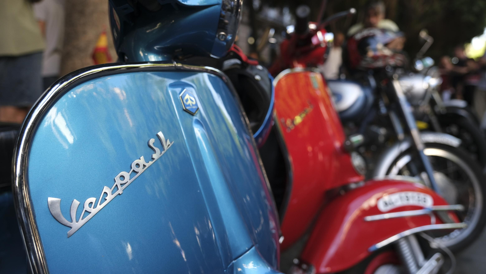 Las motos antiguas dan brillo a la Feria de Almería