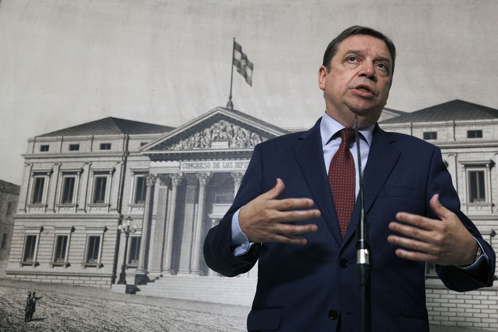 Luis Planas expresa el "apoyo sin reservas" del Gobierno a la fresa de Huelva.