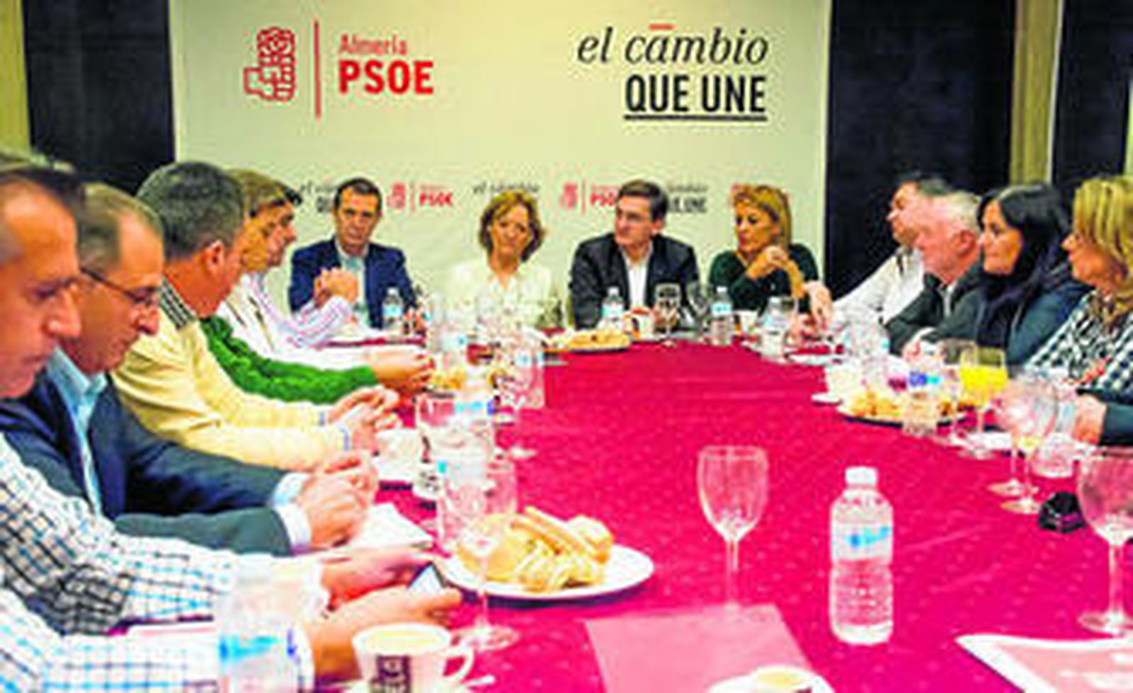 Sonia Ferrer, Carmen Ortiz, José Luis Sánchez Teruel y Juan Carlos Pérez Navas durante la reunión con agricultores.
