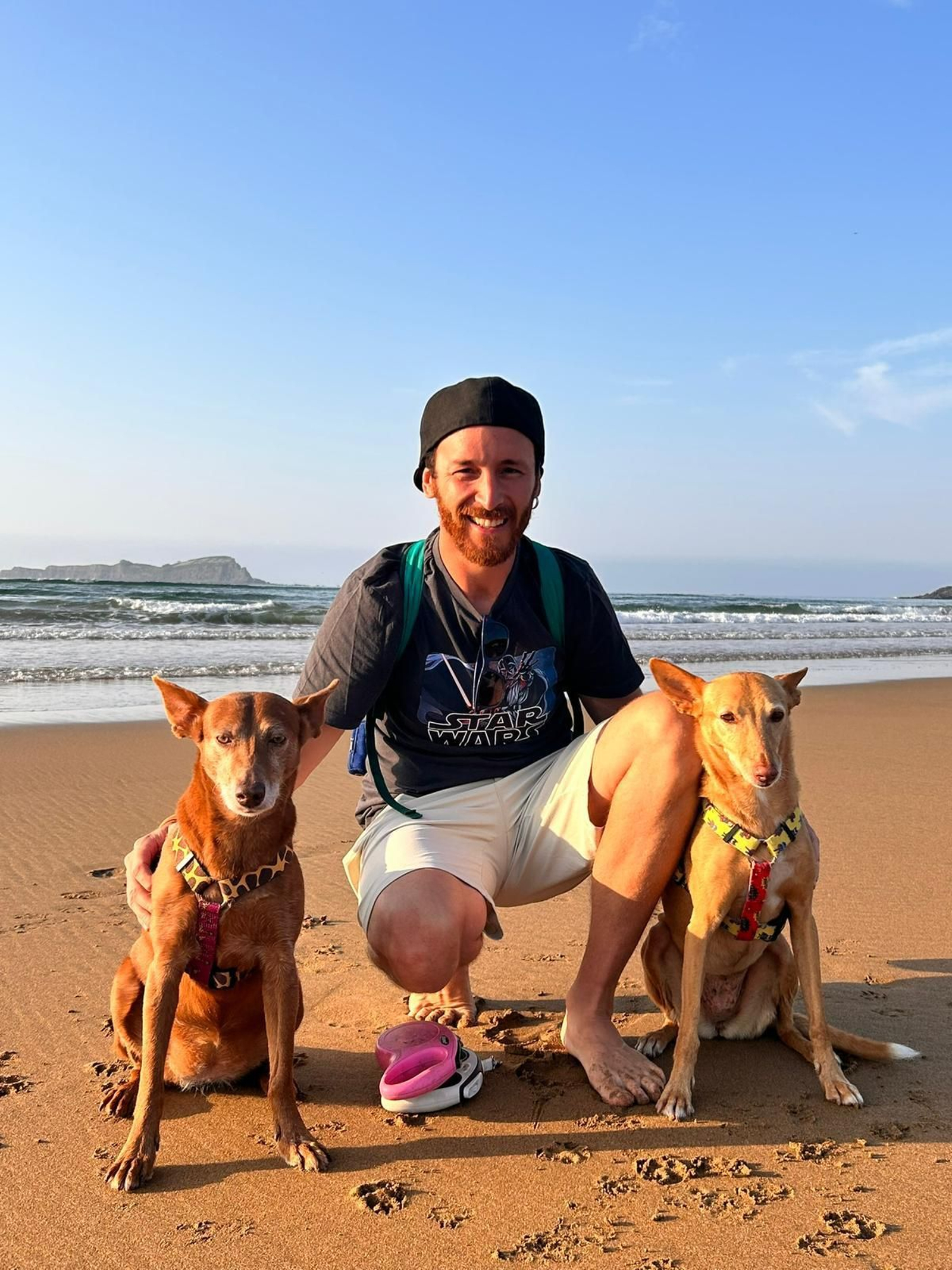 Fran Cortés, Chuchos Selectos, con sus dos podencos.