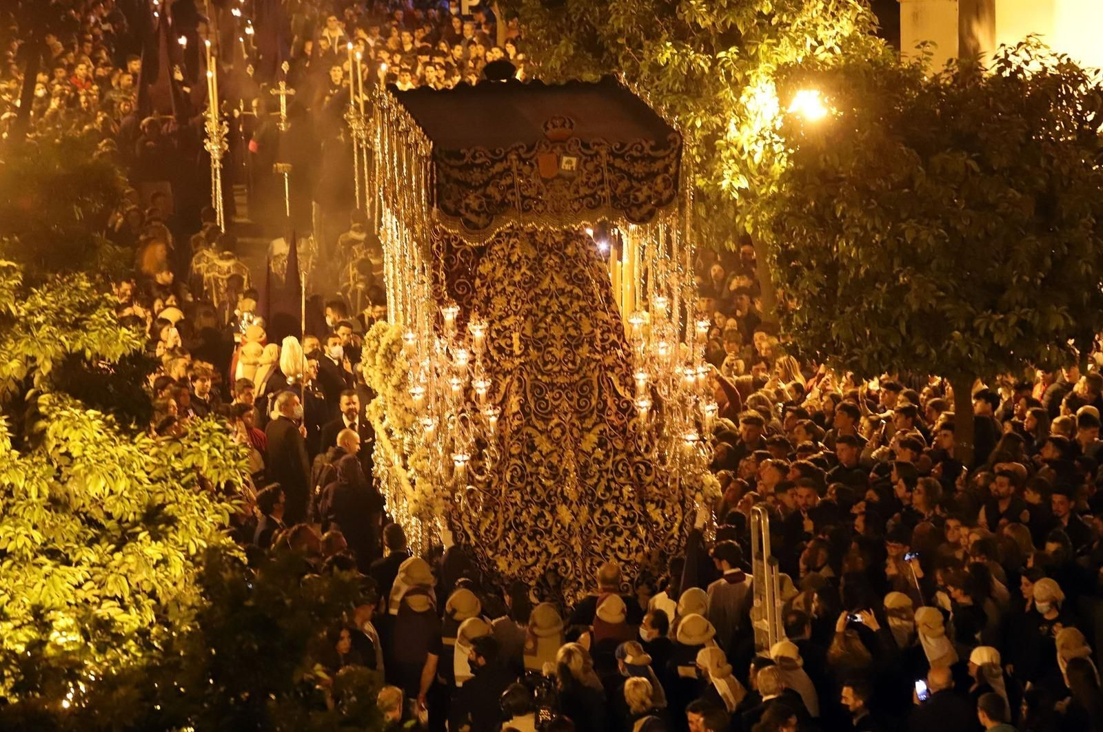 Imágenes del Nazareno recorriendo las calles de Huelva en la Semana Santa 2022.