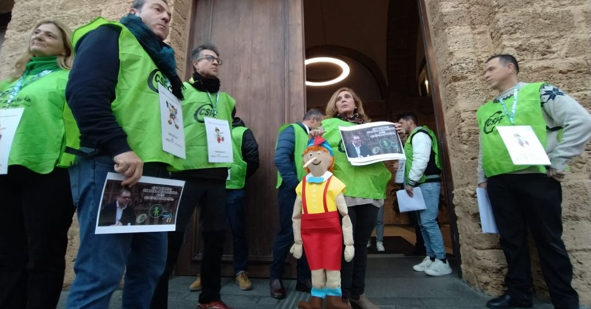 Protestas sindicales por la falta de personal en el Ayuntamiento de San ...