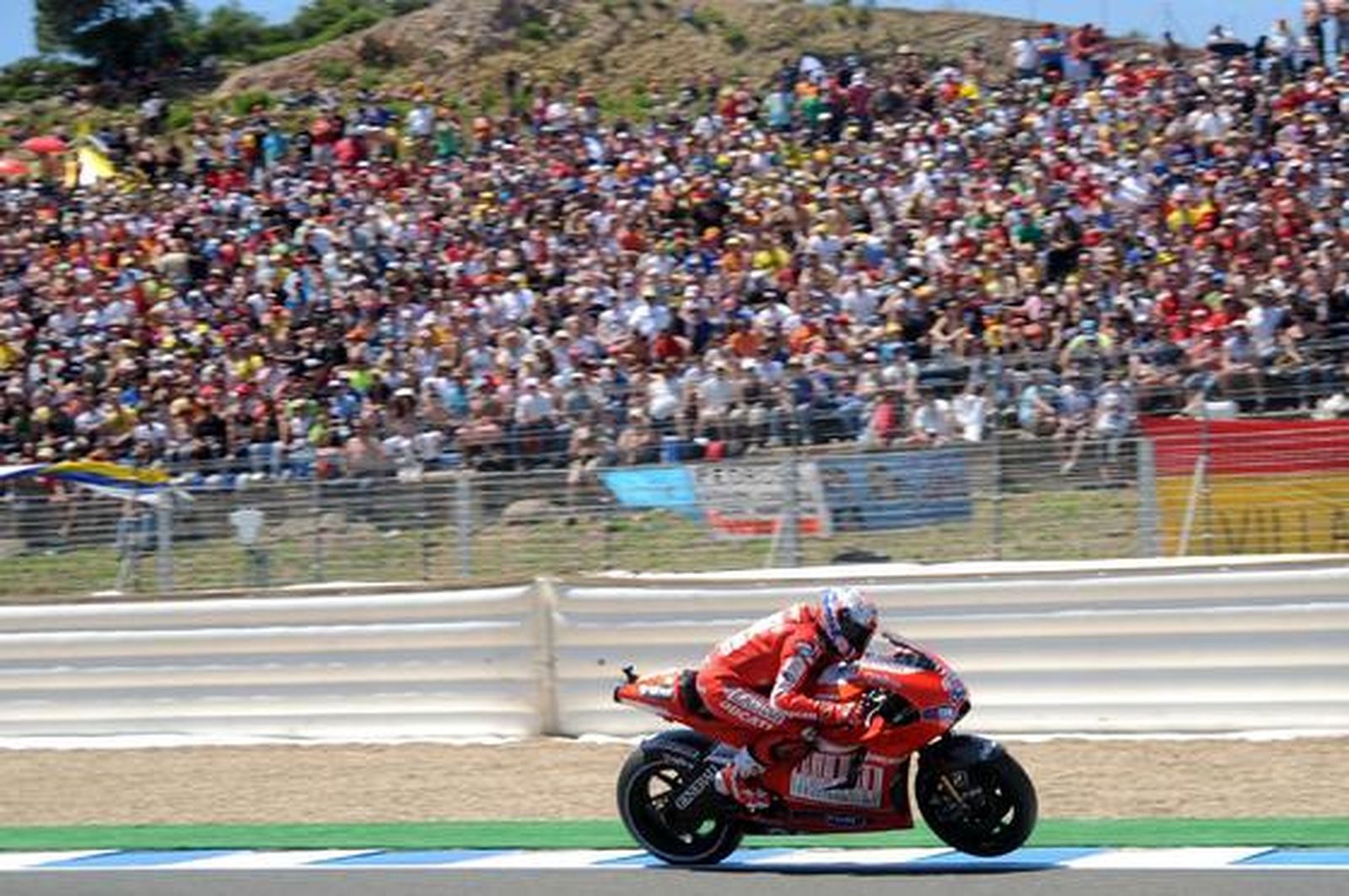 Tamizawa impide el pleno español en los entrenamientos oficiales del Gran Premio de España de Motociclismo, con ´poles´ para Pedrosa en MotoGP y Márquez en 125cc

Foto: Juan Carlos Toro/ Manuel Aranda