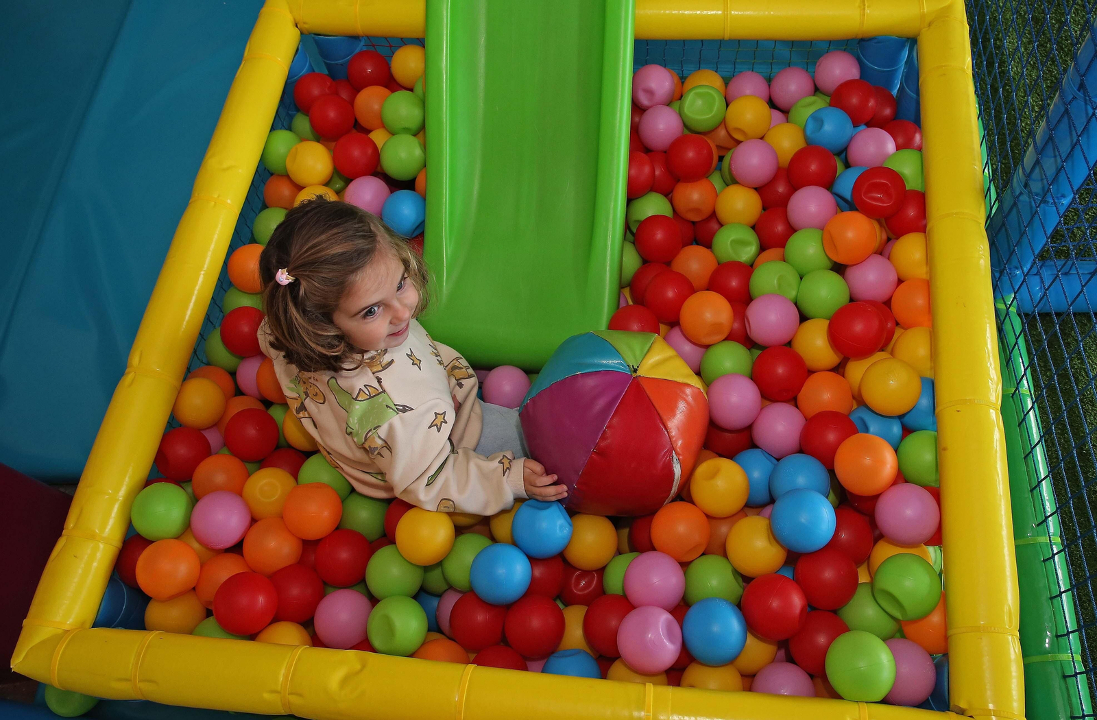 Fotos del nuevo Café Pirata en el paseo de la playa de  Getares