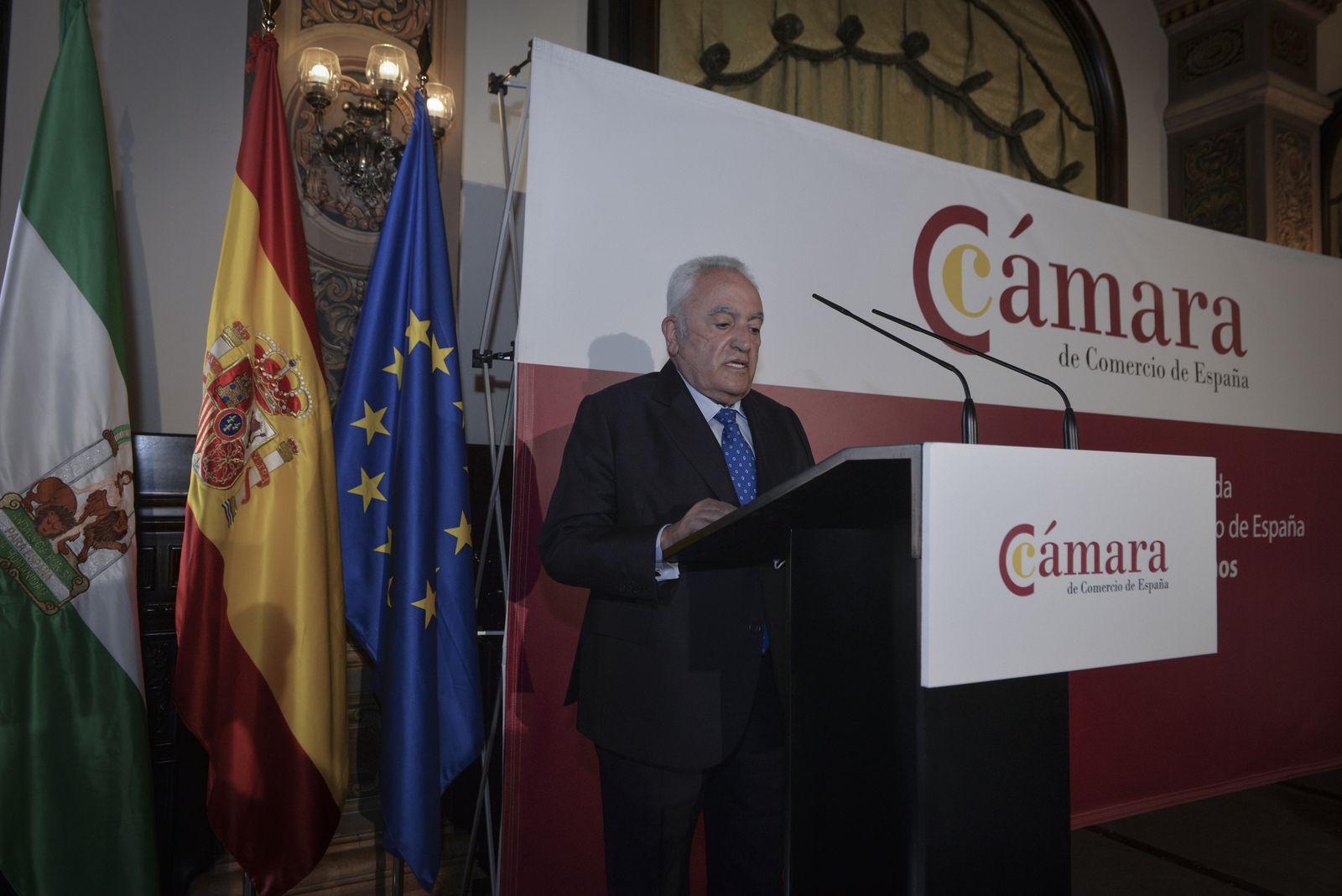 Imposición de la Encomienda de la Orden de la Cámara de España