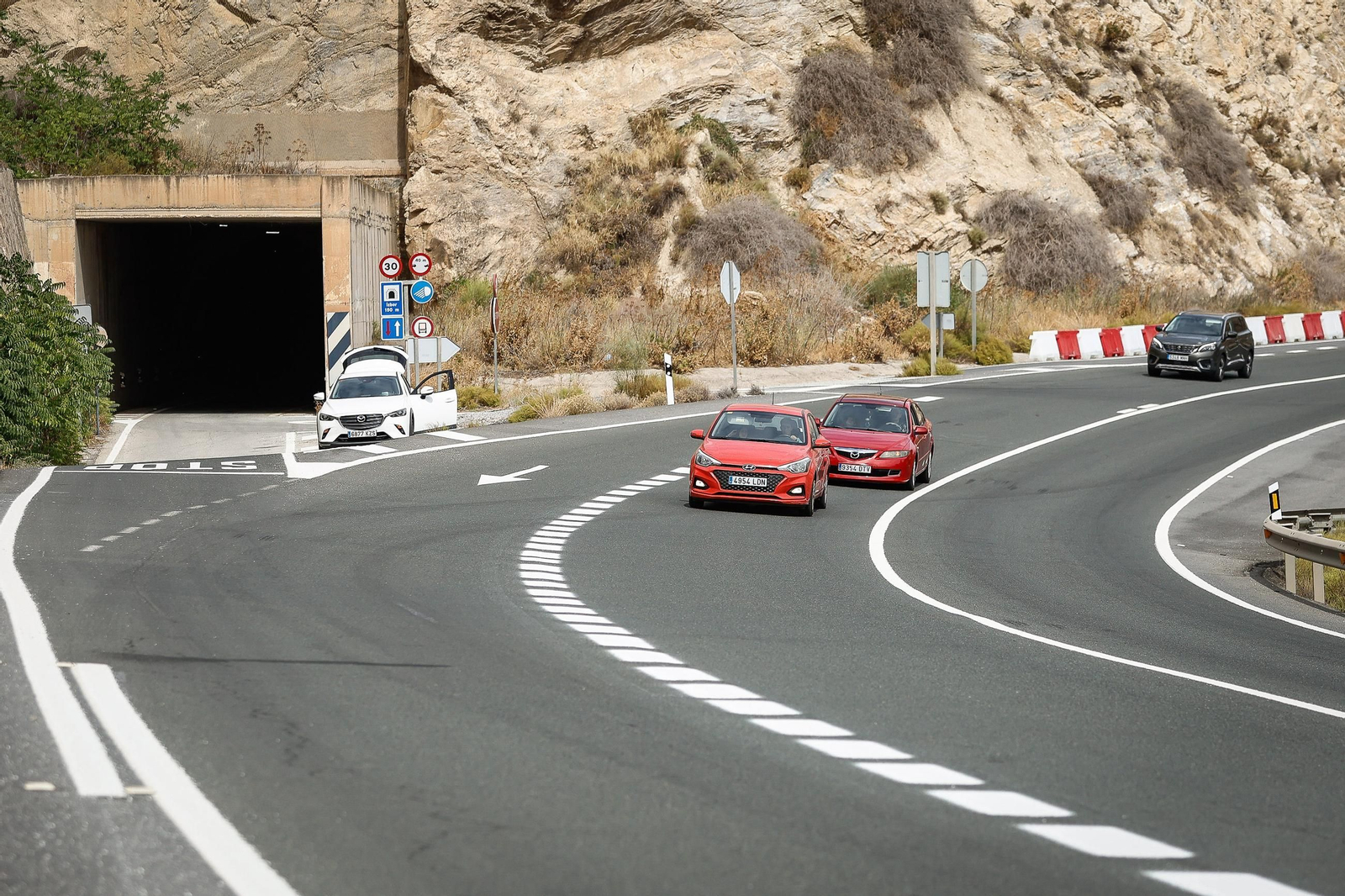 Fotos: así ha ido el primer día de cortes en la autovía A-44 de la Costa de Granada