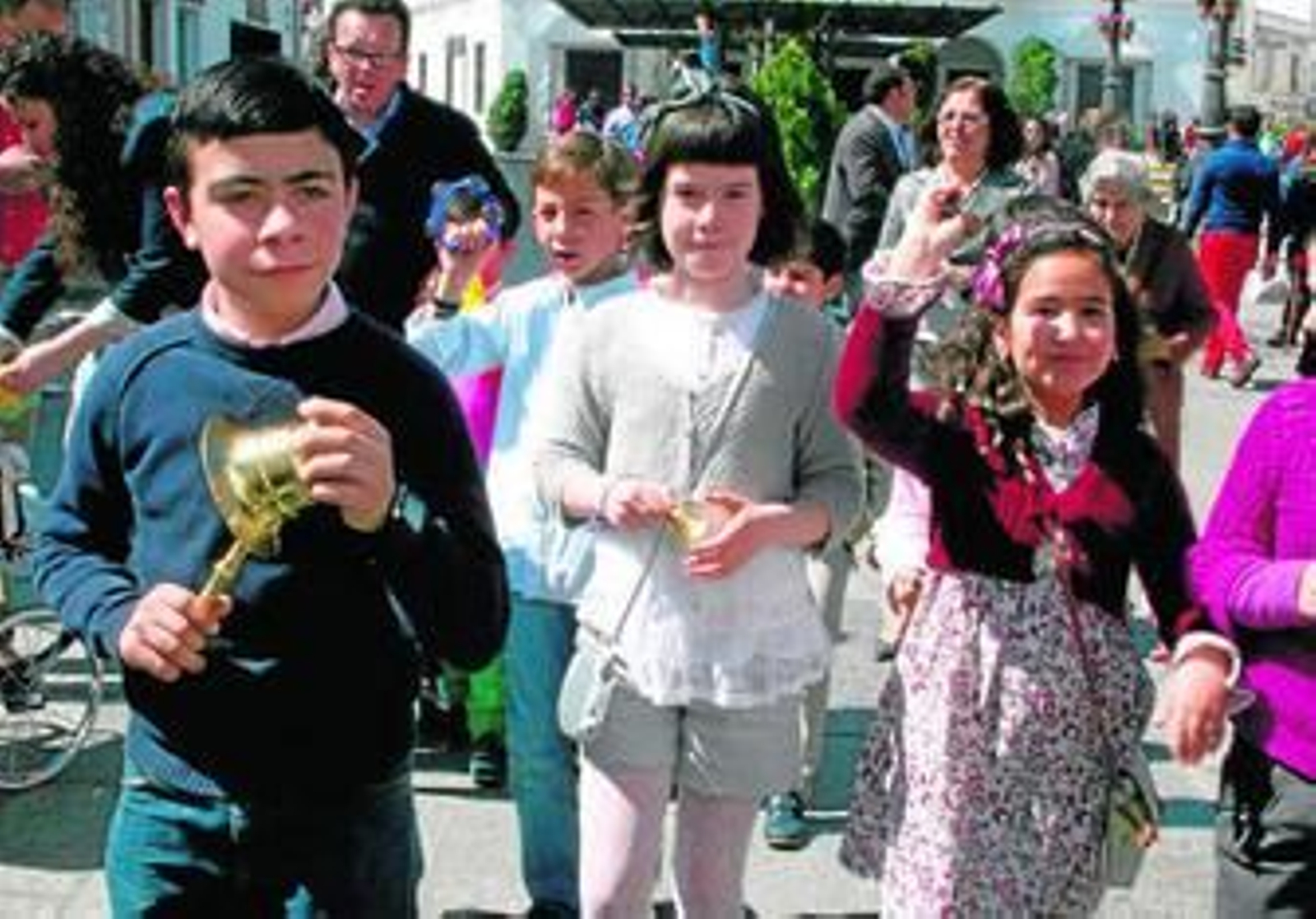 Niños con sus instrumentos, por las calles de Cartaya durante el pasado año.