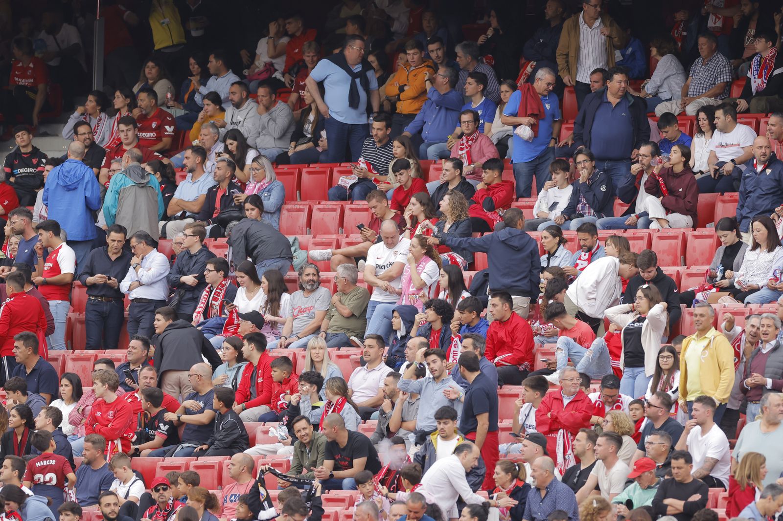 Búscate en las fotos del Sevilla-Madrid