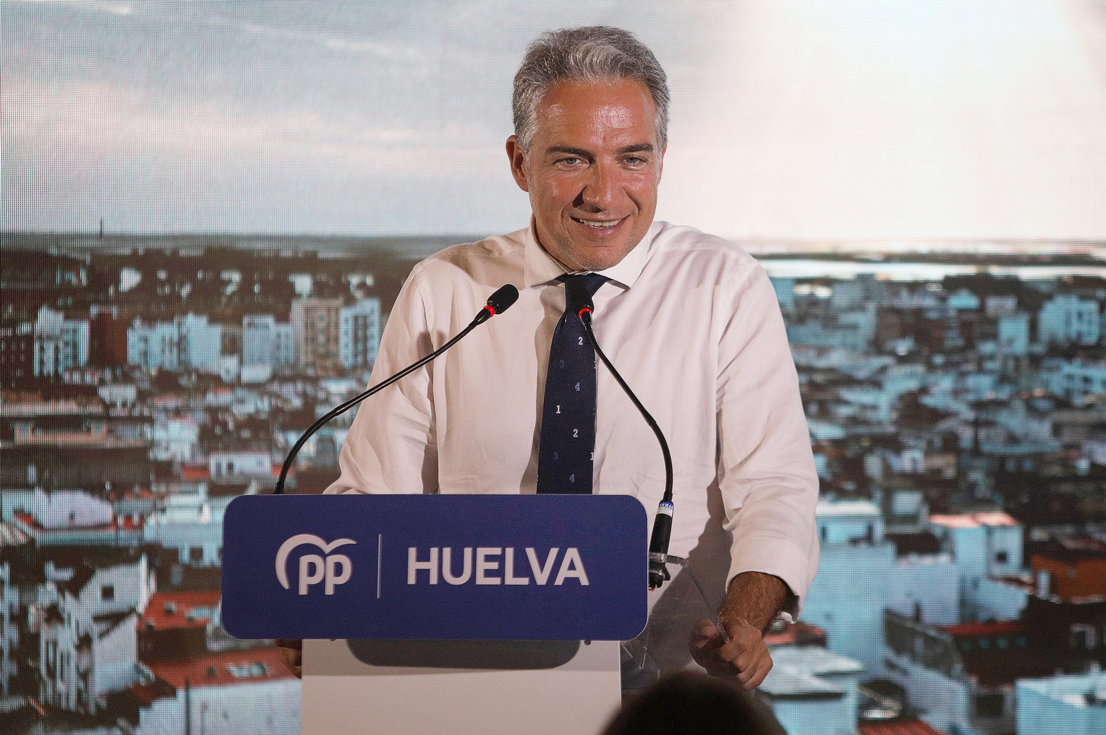 Imágenes del acto de la candidata Pilar Miranda acompañada por Elías Bendodo