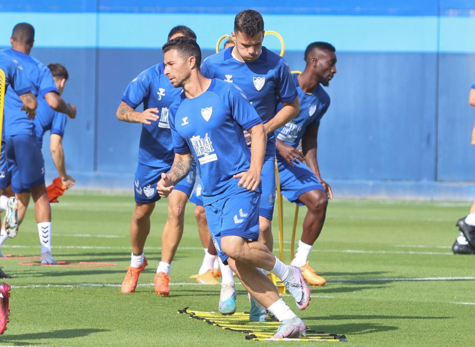 Caras serias en la vuelta al trabajo del Málaga CF