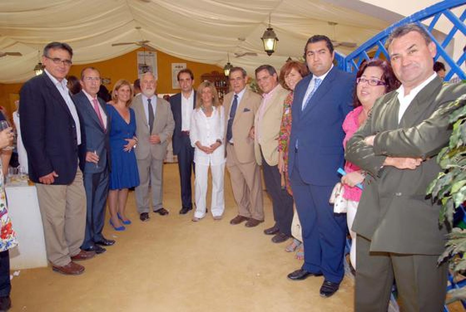 Los populares Javier Durá, Aurelio Romero, María José García Pelayo, MiguelArias Cañete, Antonio Saldaña, Isabel Paredes, José Galvín, Bernardo Villar, Cristina Cirugeda, Antonio Montero, Lidia Menacho y Juan Luis Marín.

Foto: Manuel Aranda