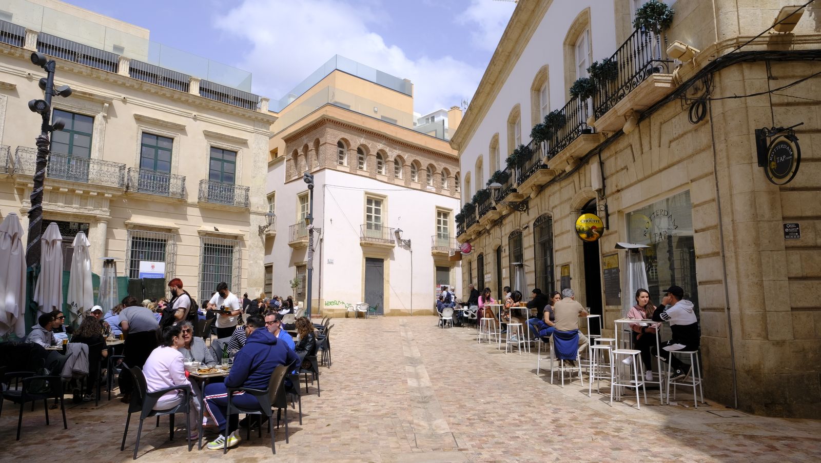 Los mejores bares de Almería para disfrutar la Semana Santa