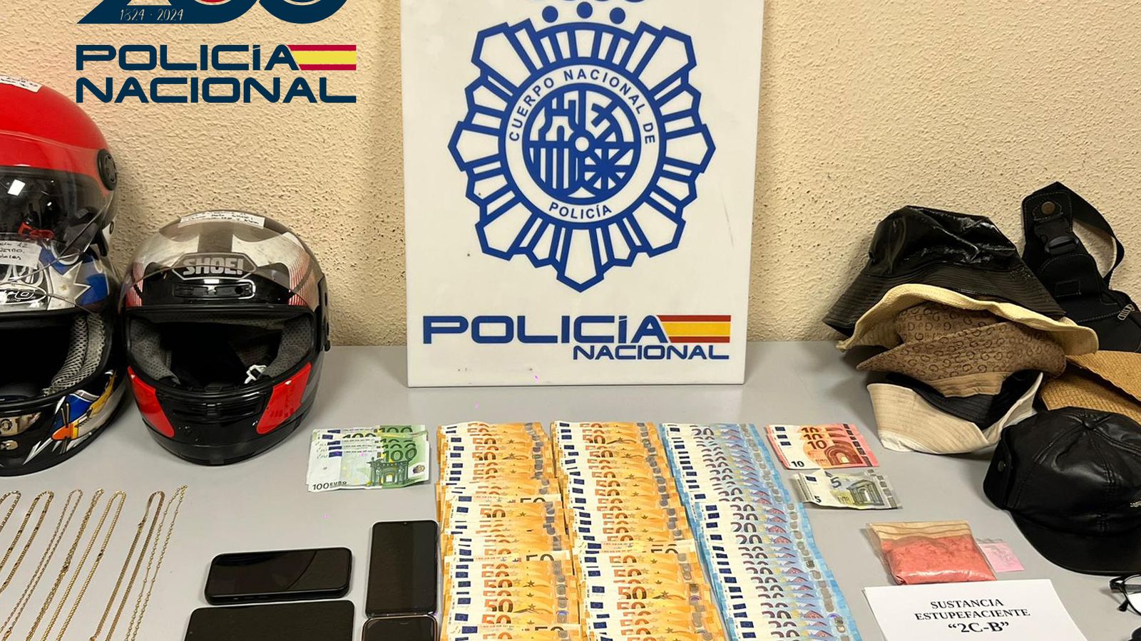 Dinero, joyas, droga y material intervenido a la banda.