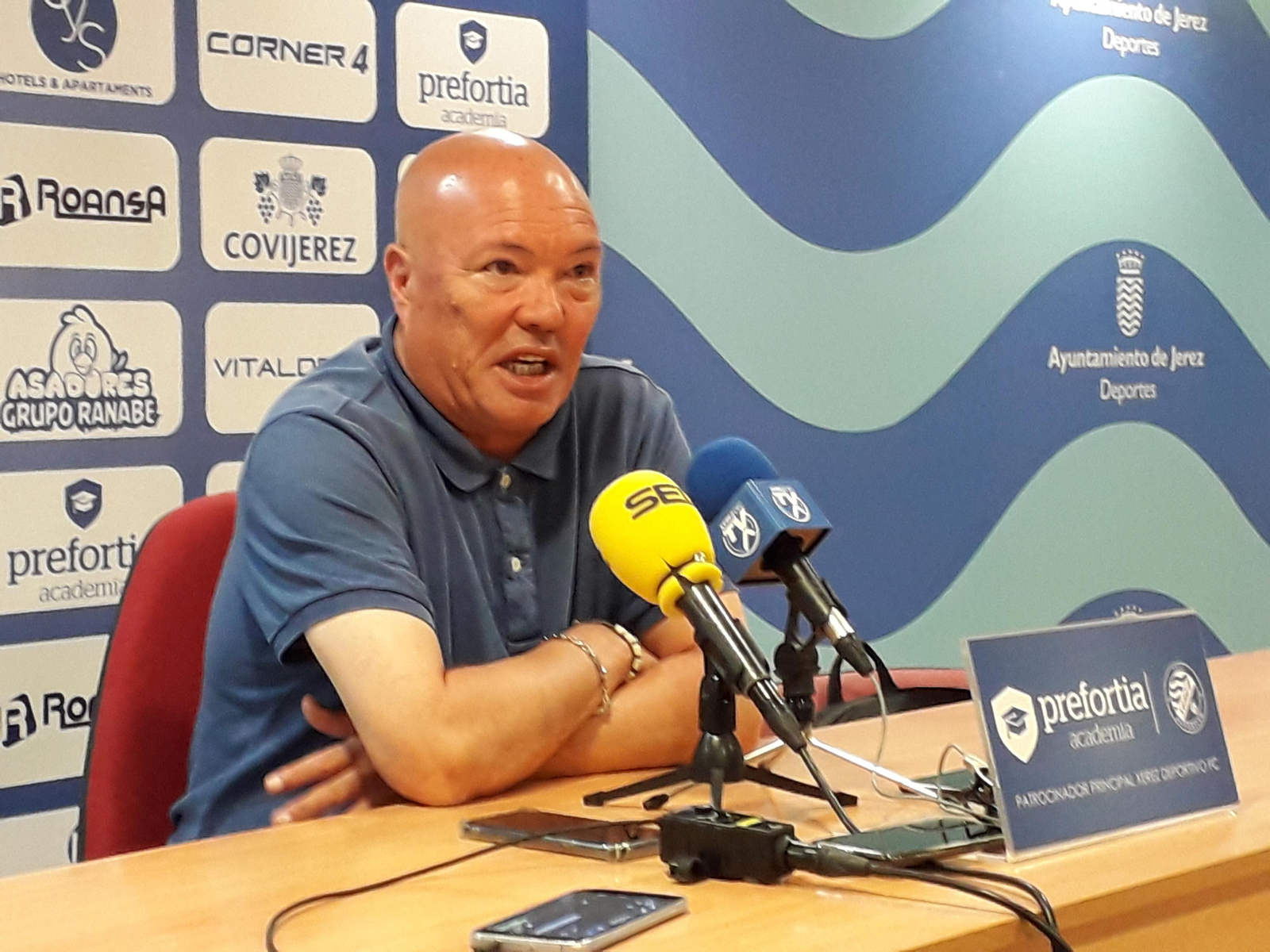García Tébar, técnico del Xerez DFC, espera que su equipo mantenga el nivel del derbi.
