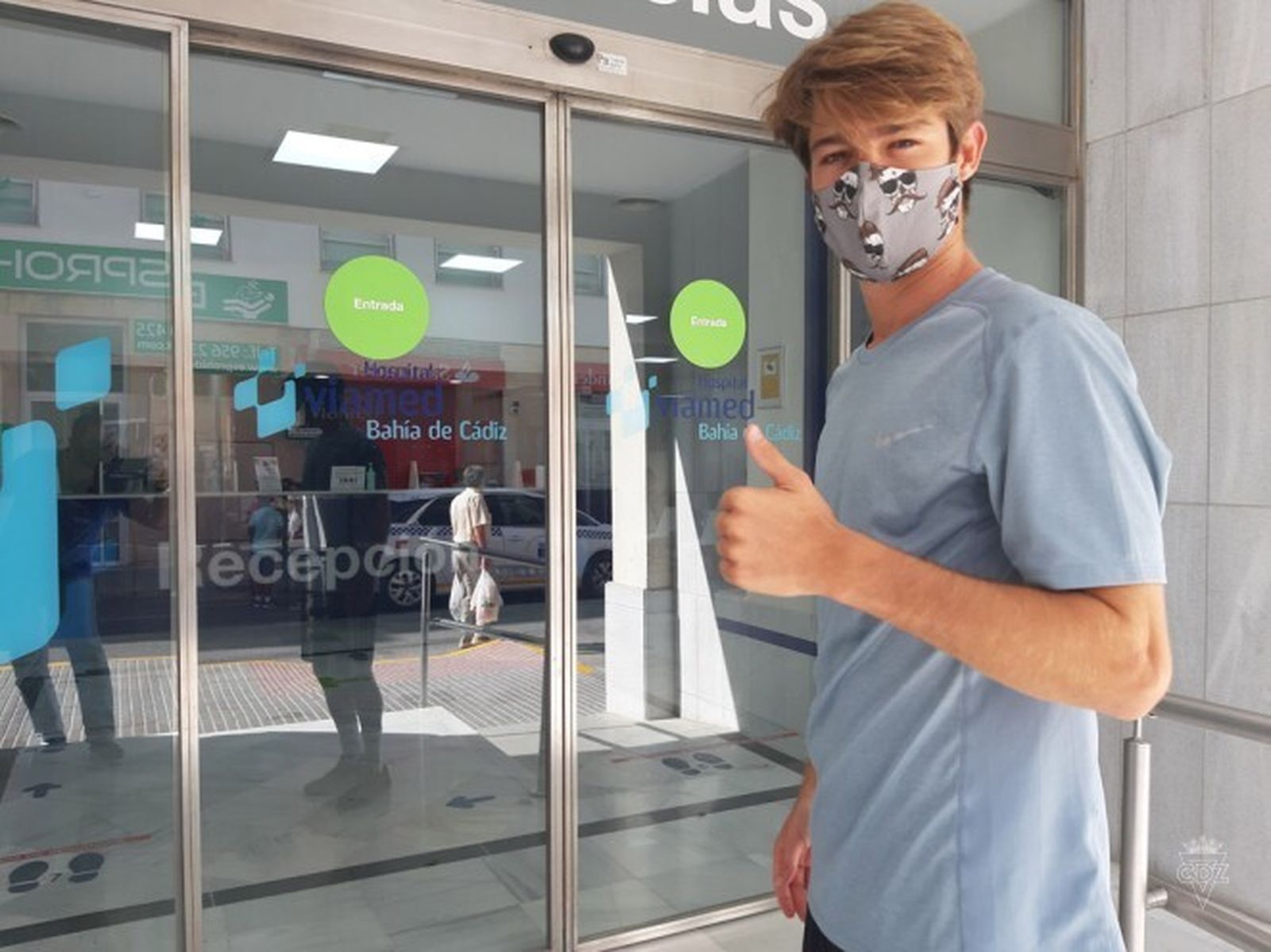 Un jugador del Cádiz B acude a hacerse las pruebas.