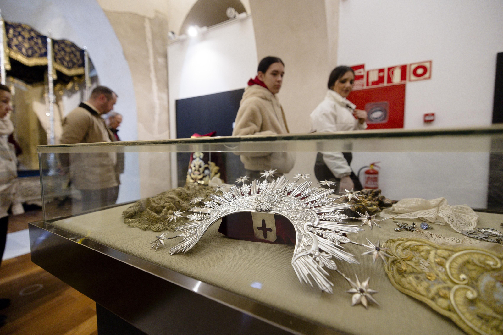 Imágenes de la exposición  'Sub lagrimas Mariae', con motivo de los 125 años de la Virgen de las Lágrimas en San Fernando
