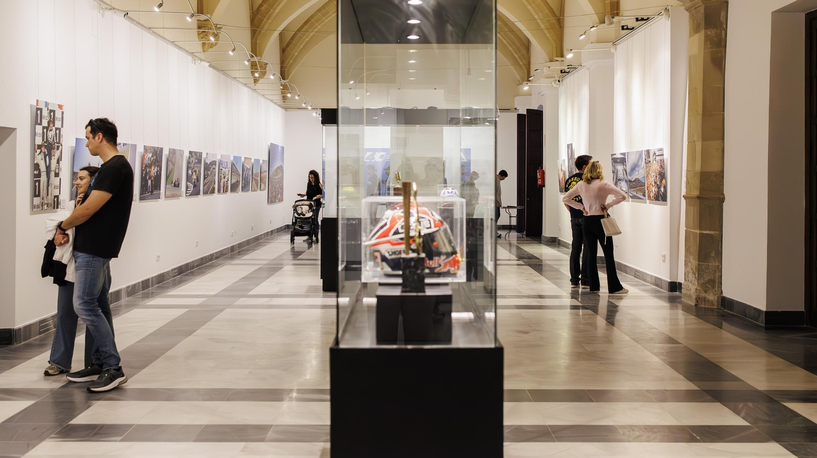 Imágenes de la exposición de los 40 años del Circuito de Jerez y de la marca Montesa