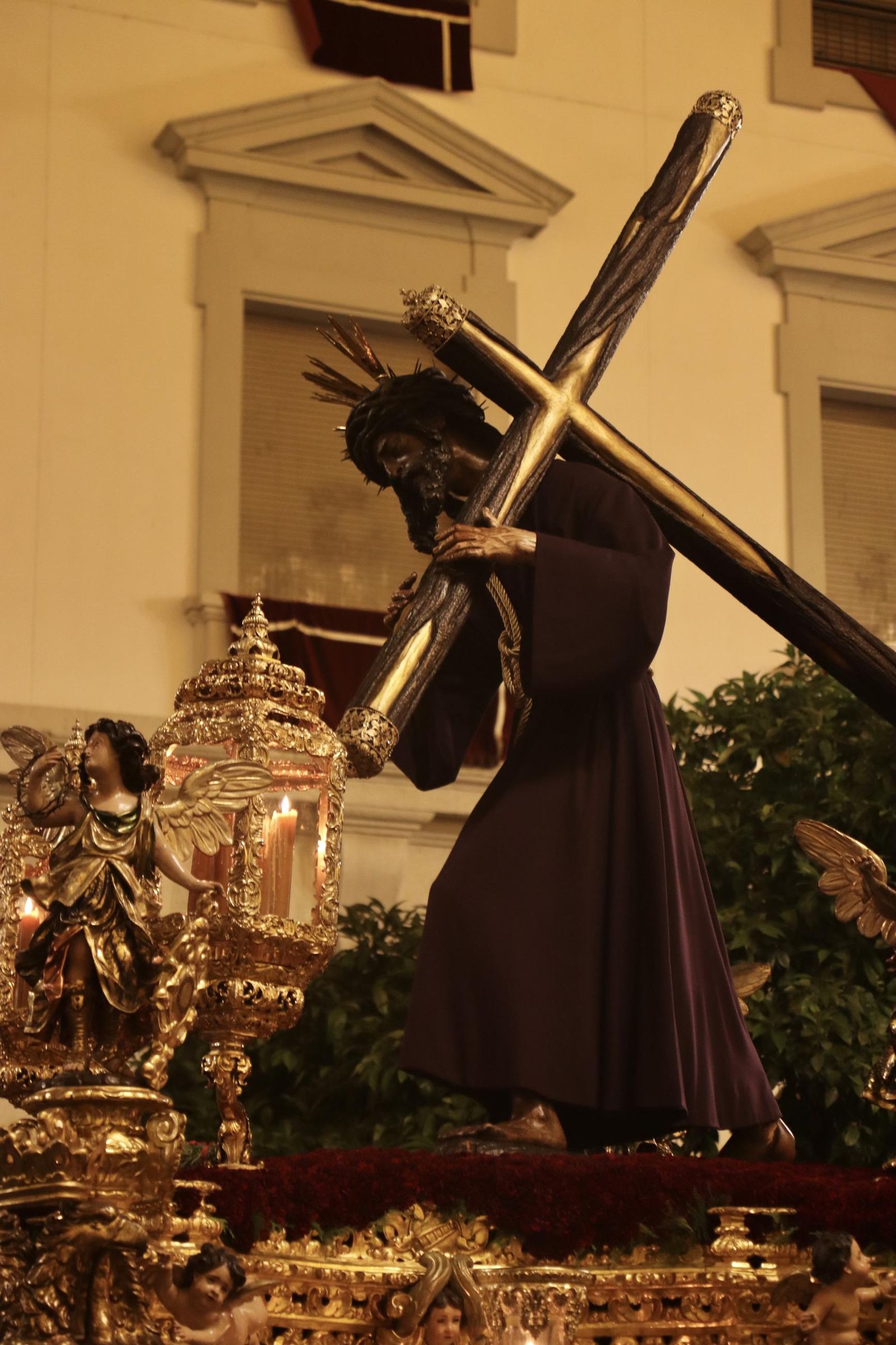 La Madrugá por la Carrera Oficial en la Semana Santa de Sevilla 2025