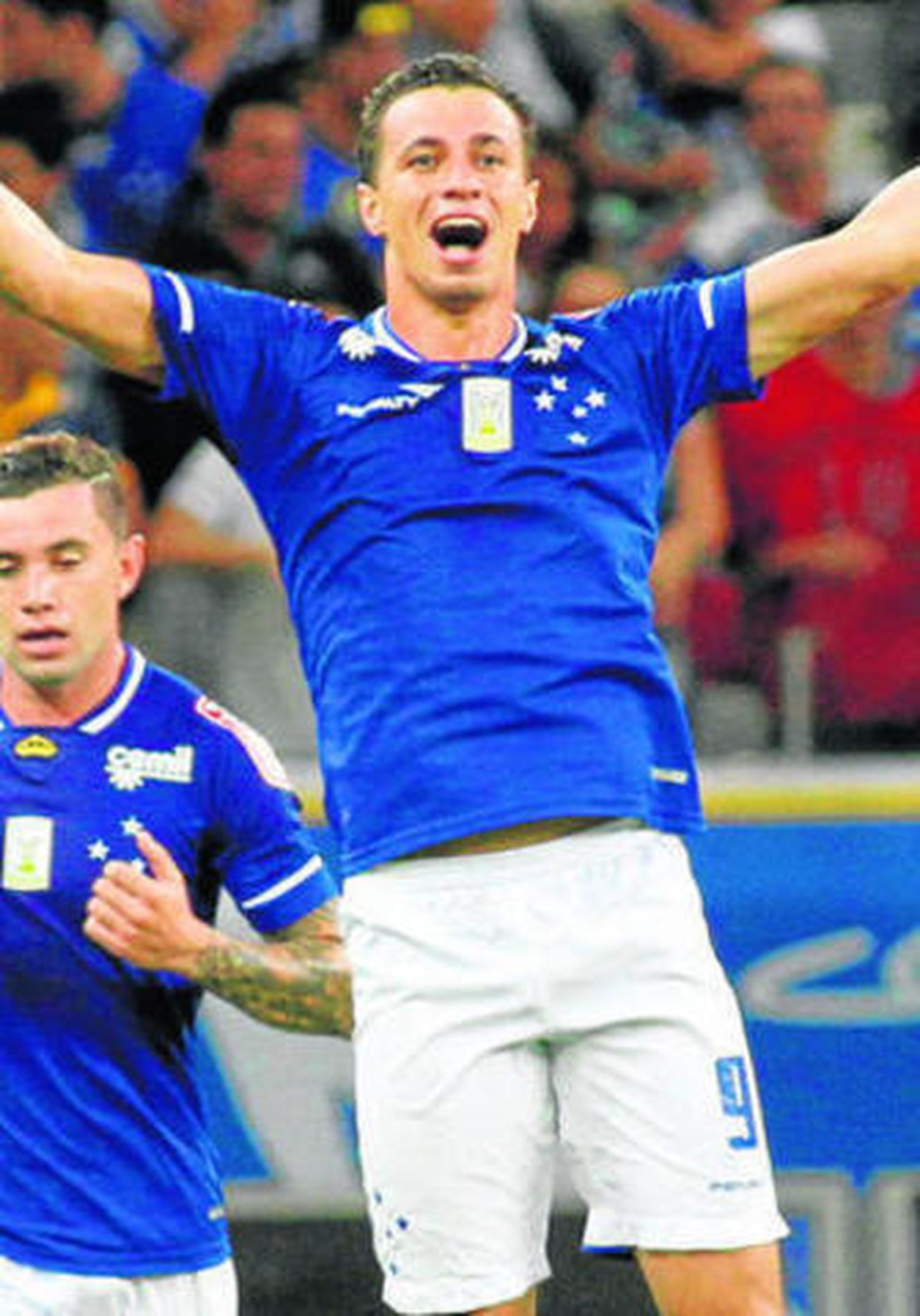 Leandro Damiao celebra un gol con el Cruzeiro.