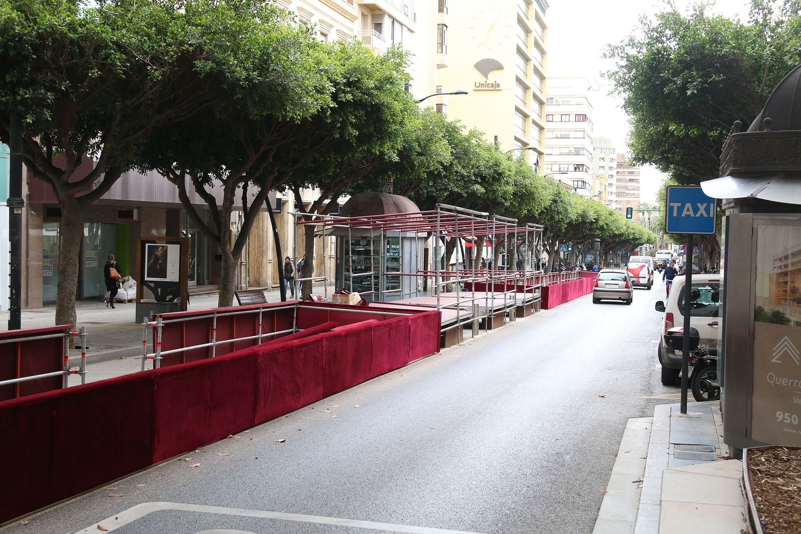 Montaje de la Carrera Oficial para la Semana Santa de Almería