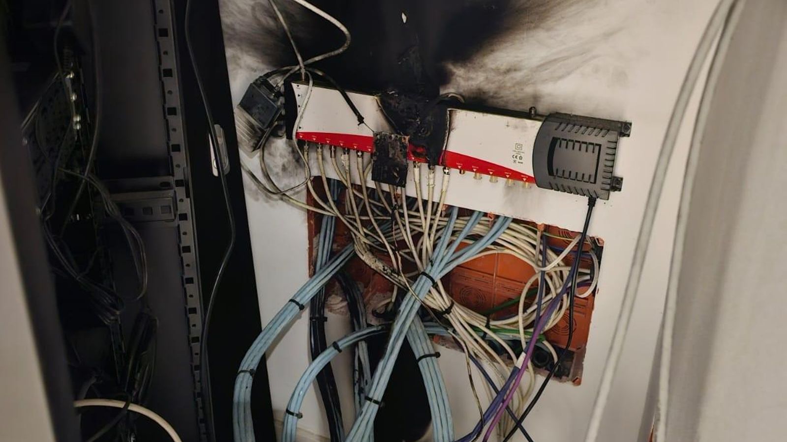 El fuego ha recorrido la instalación eléctrica.