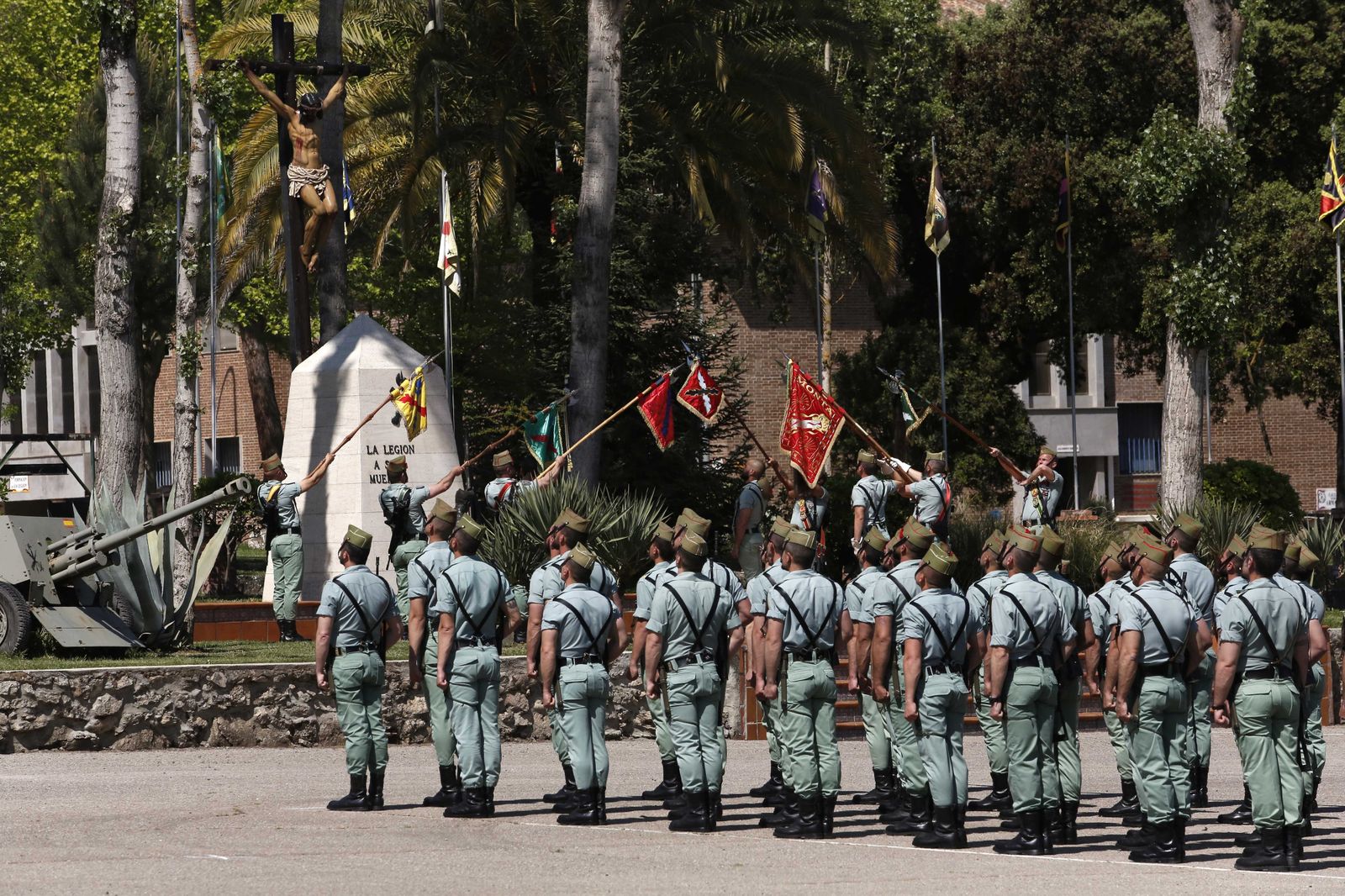 Homenaje de La Legión a los militares fallecidos, en fotos.