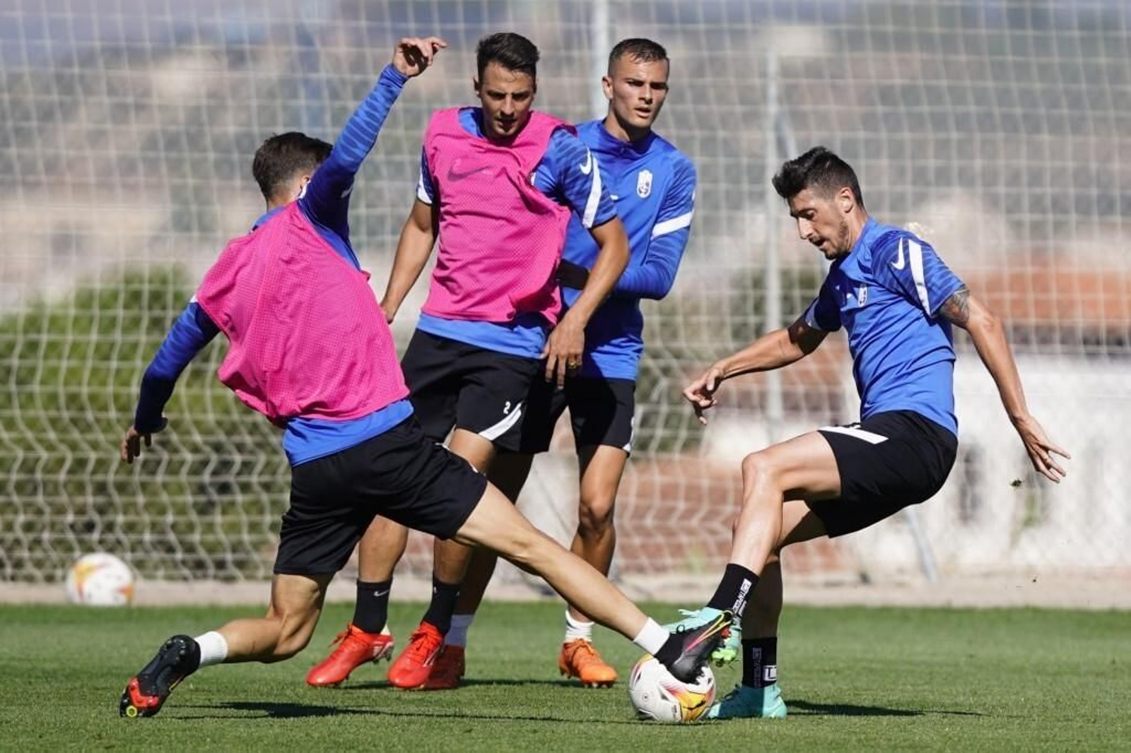 Varios jugadores del Granada CF en un entrenamiento de la pasada semana
