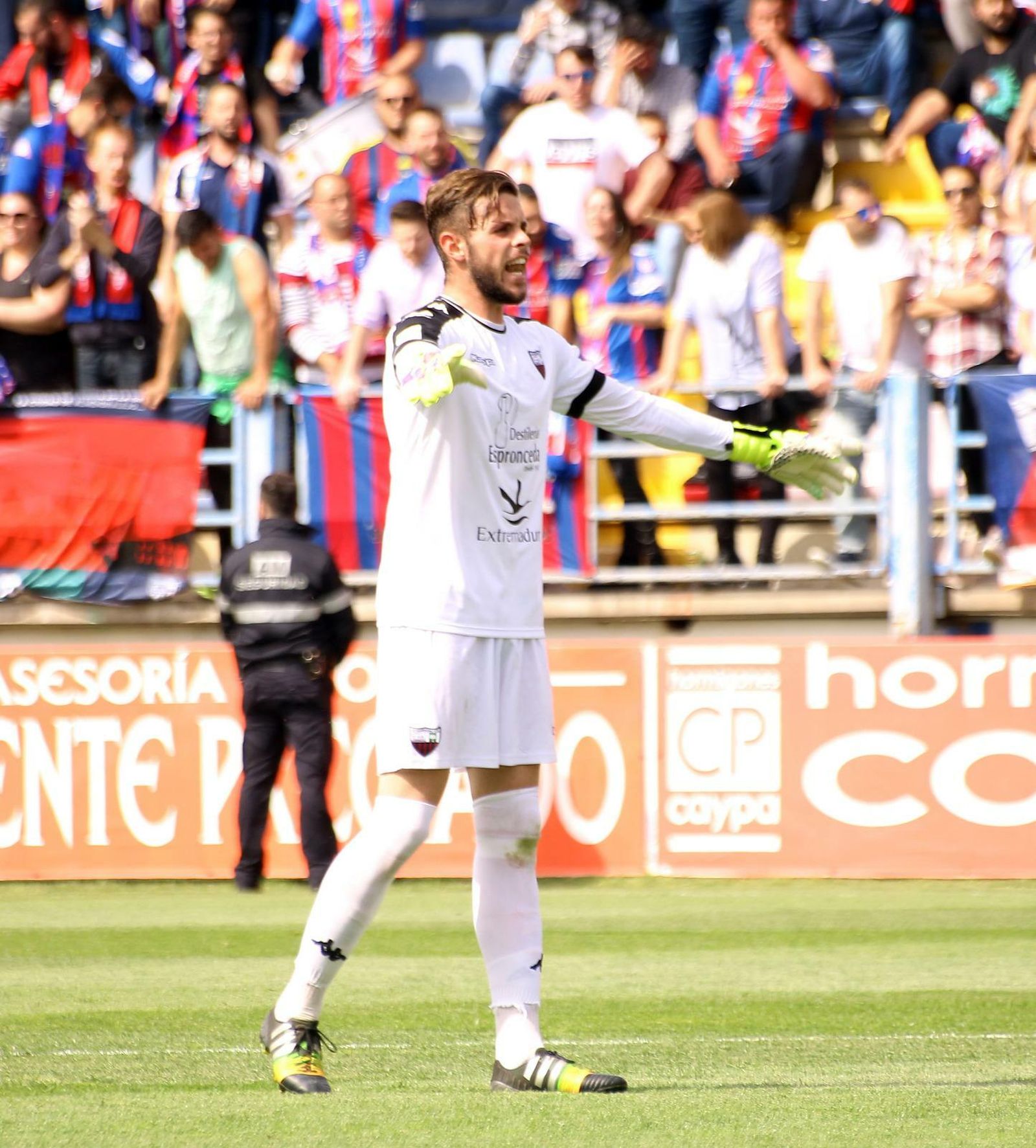 Curro Harillo, durante un partido en las filas del Extremadura.
