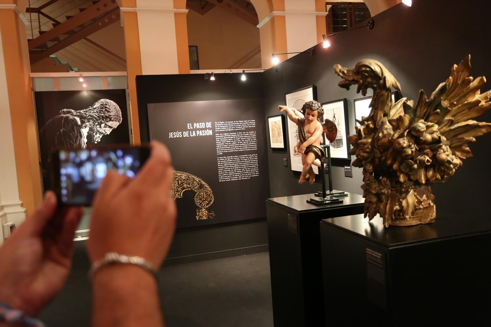 La exposición 'Pasión según Sevilla', en imágenes
