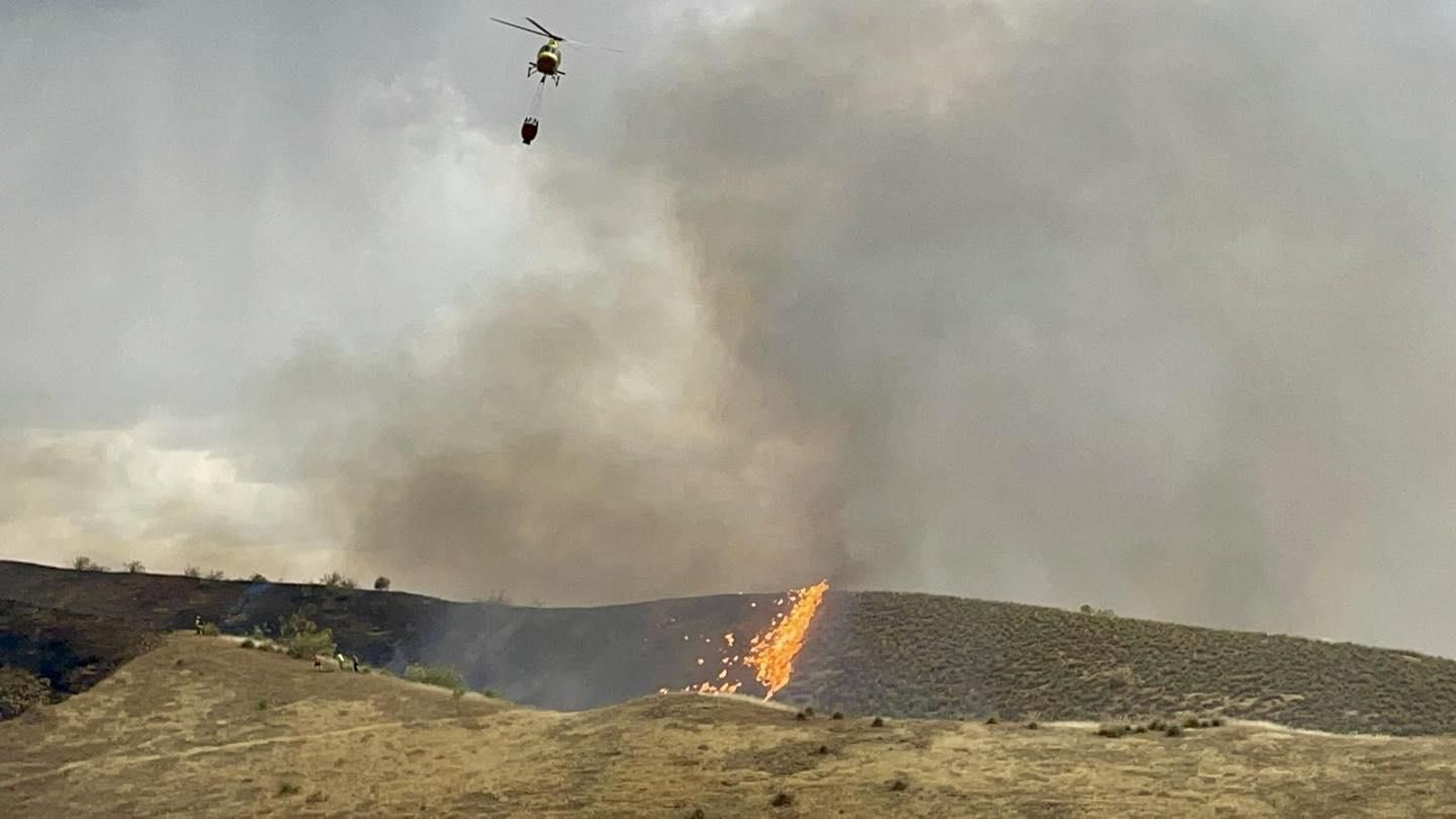 Así fue la lucha contra las llamas en Peal de Becerro