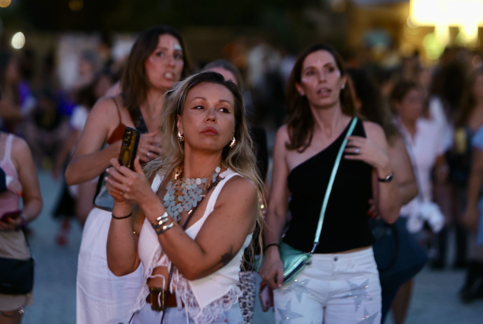 Búscate en el concierto de Maluma