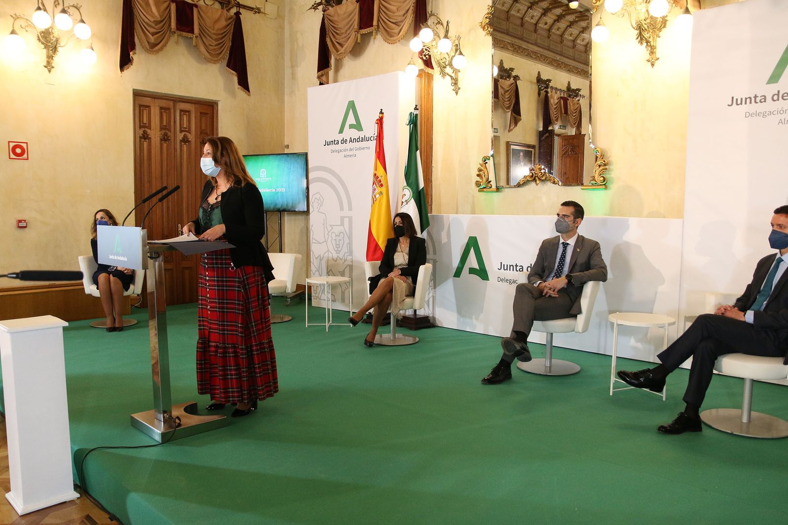 Fotogalería de la entrega de banderas por el Día de Andalucía