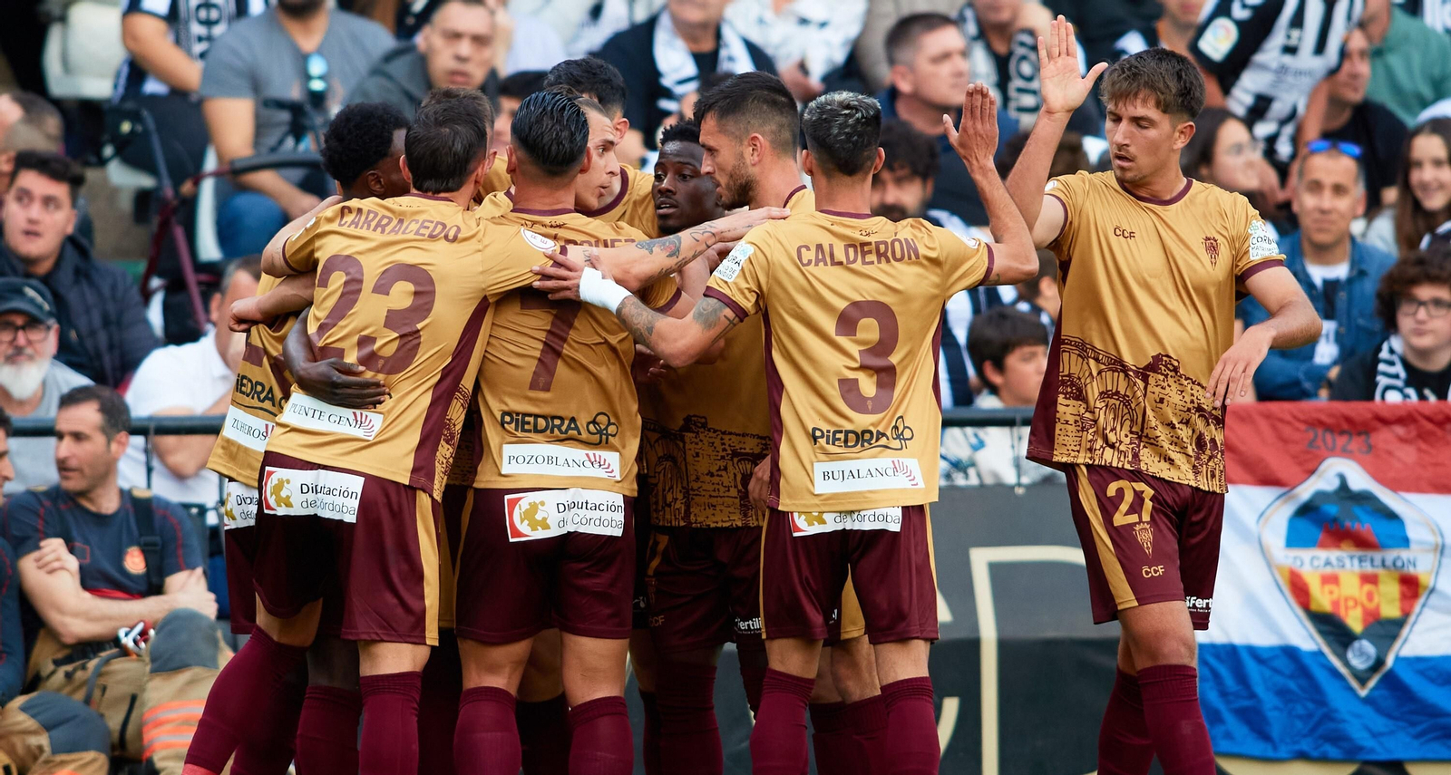 Los jugadores del Córdoba CF celebran su primer gol en Castellón.