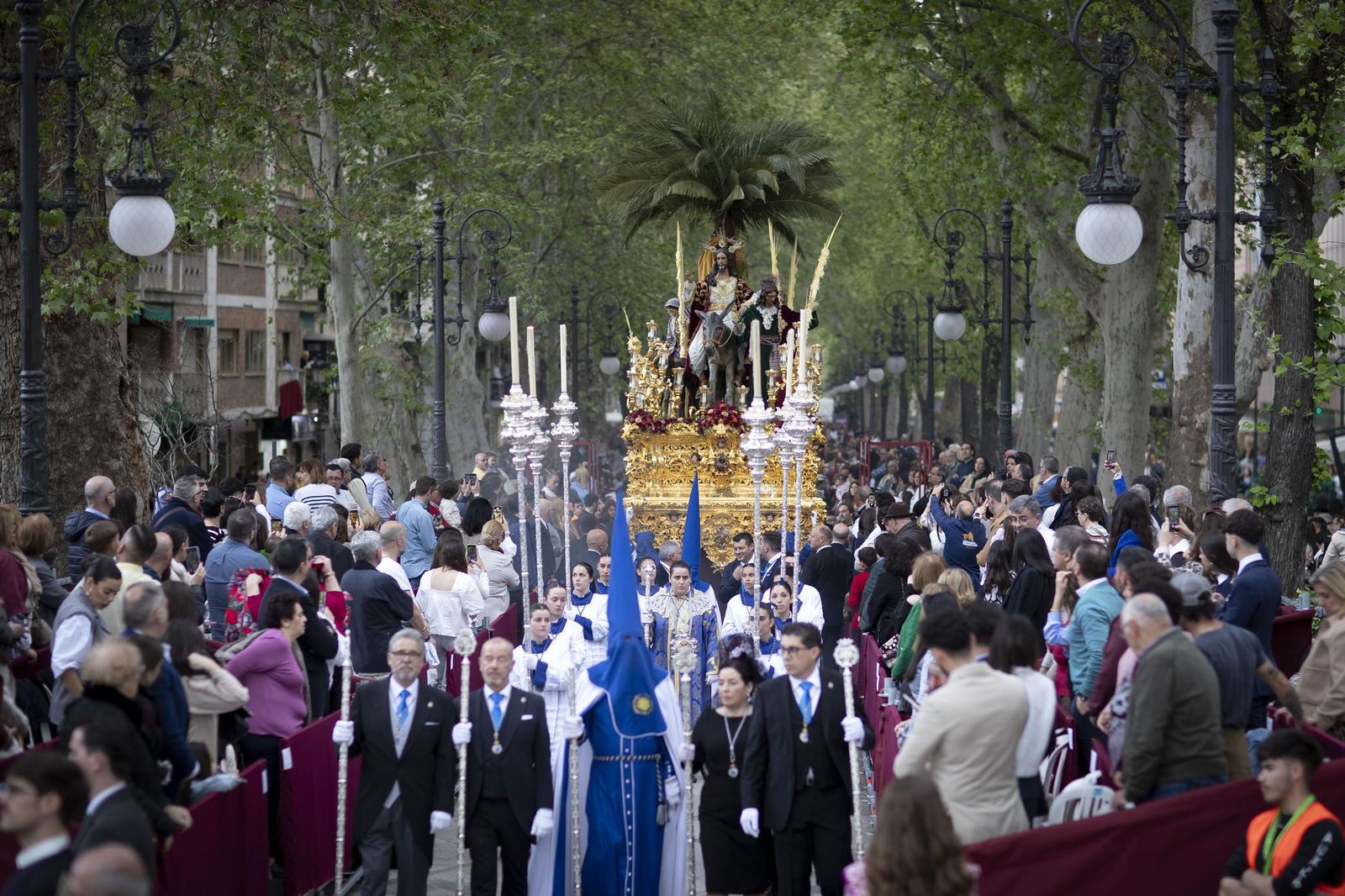 Granada estrenó la nueva carrera oficial frente a la Basílica de las Angustias