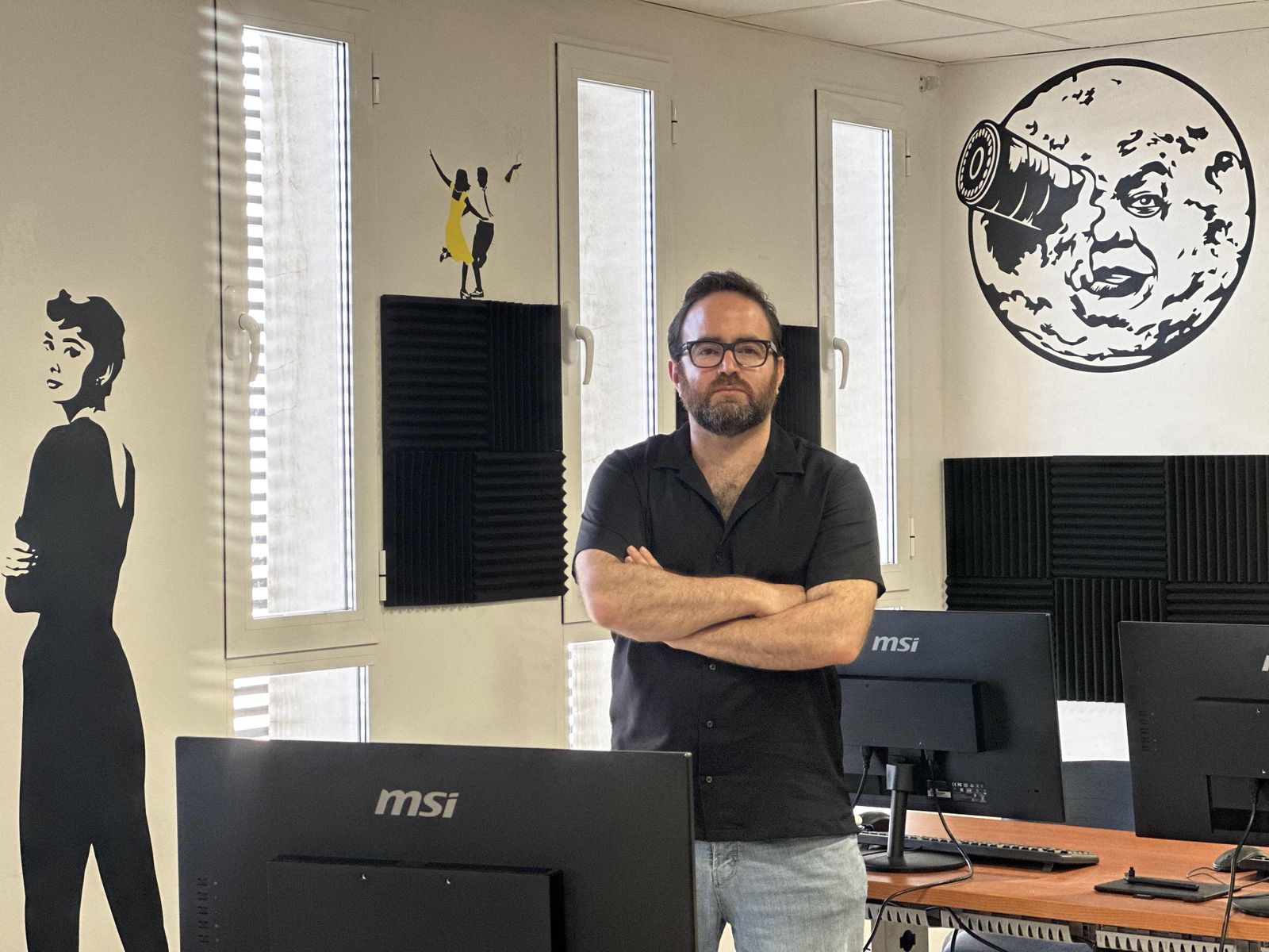 Raúl Enrique Navarro en la sede de Lumen Escuela Audiovisual en la EMMA.