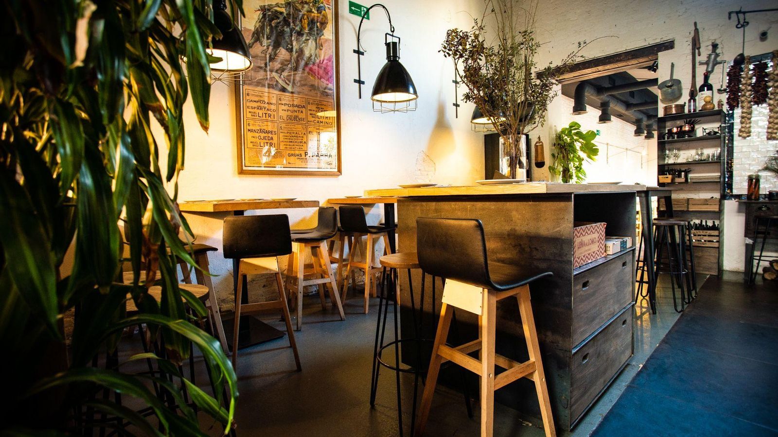 Interior de Leña al Lomo, restaurante especializado en carnes.