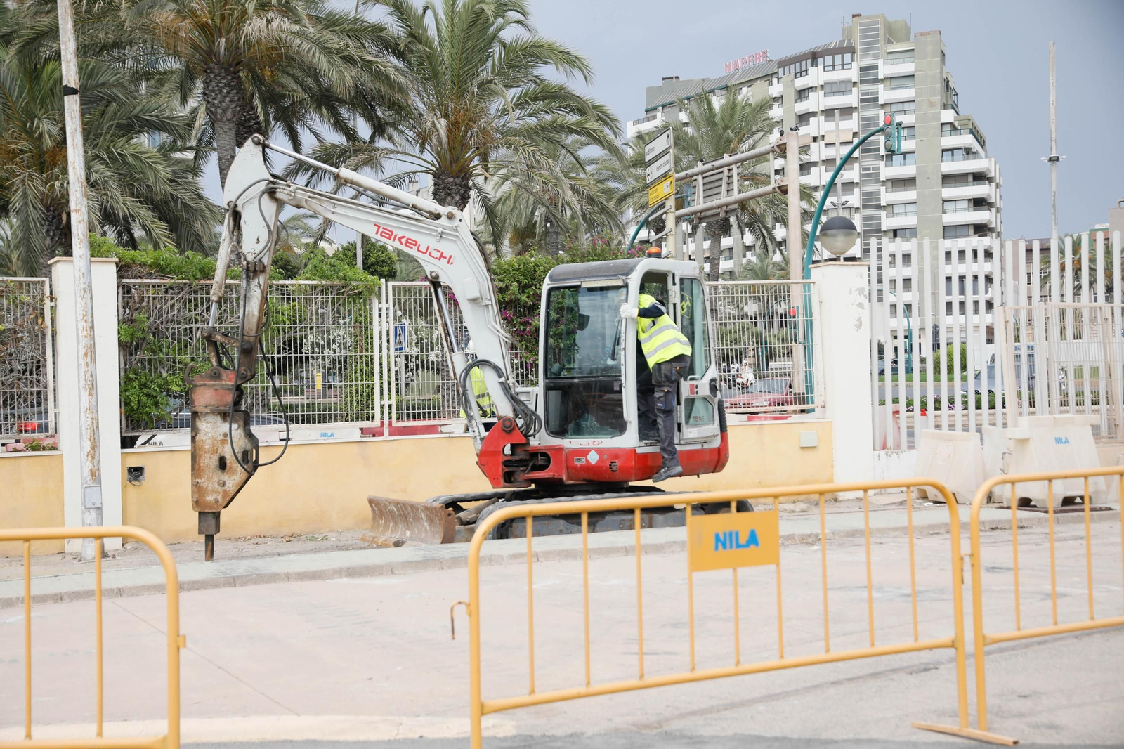 Las imágenes del derribo de la valla del Puerto, entrada de Muelle de Levante y Ribera I de Almería